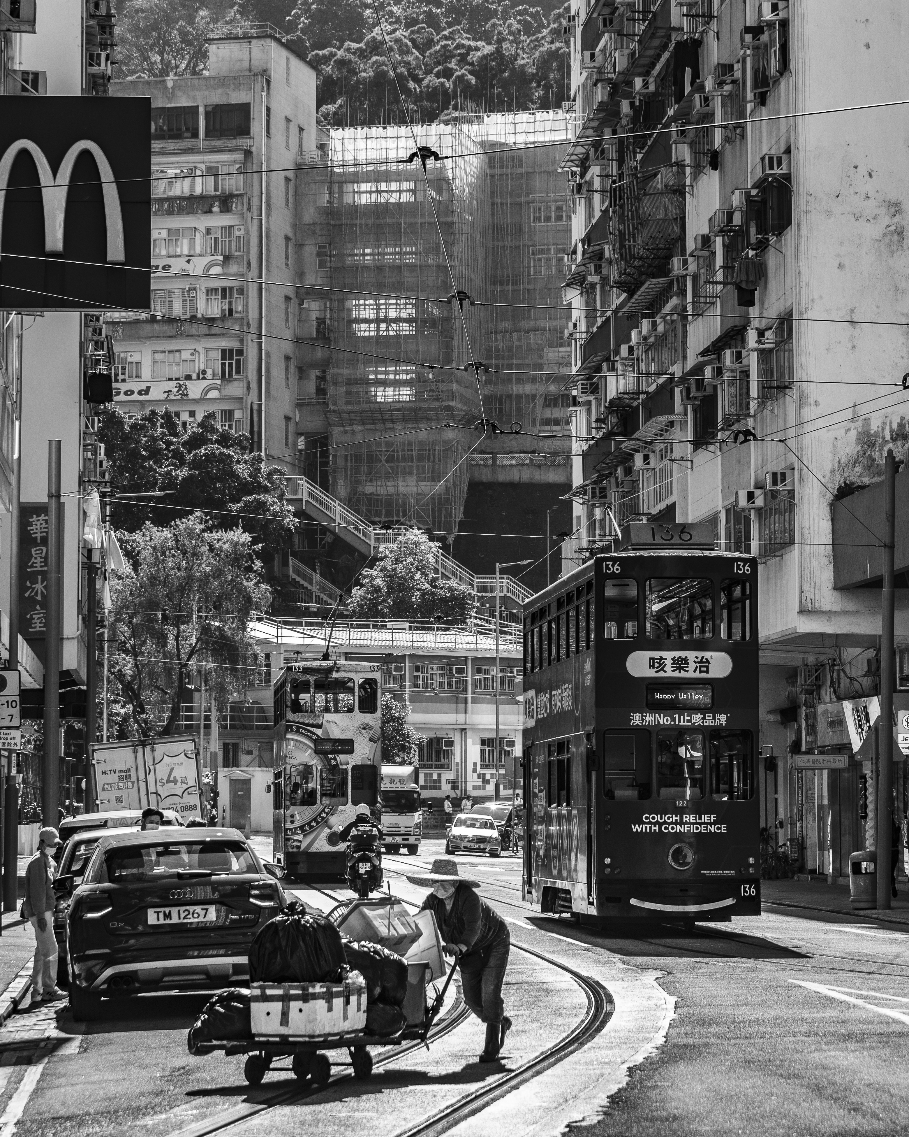 a black and white photo of a city street