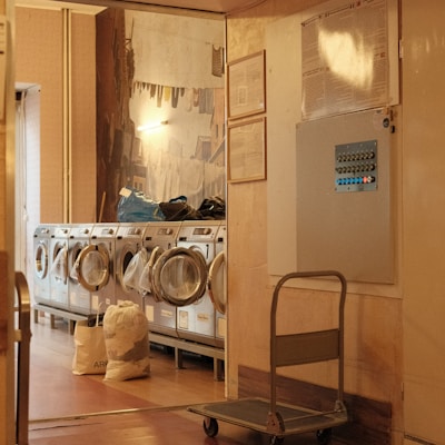 a room that has a bunch of laundry machines in it