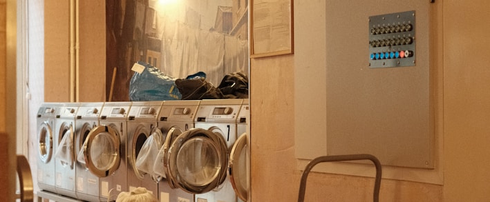 a room that has a bunch of laundry machines in it