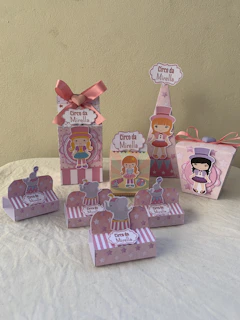 Charming little boxes designed for party treats and gifts.