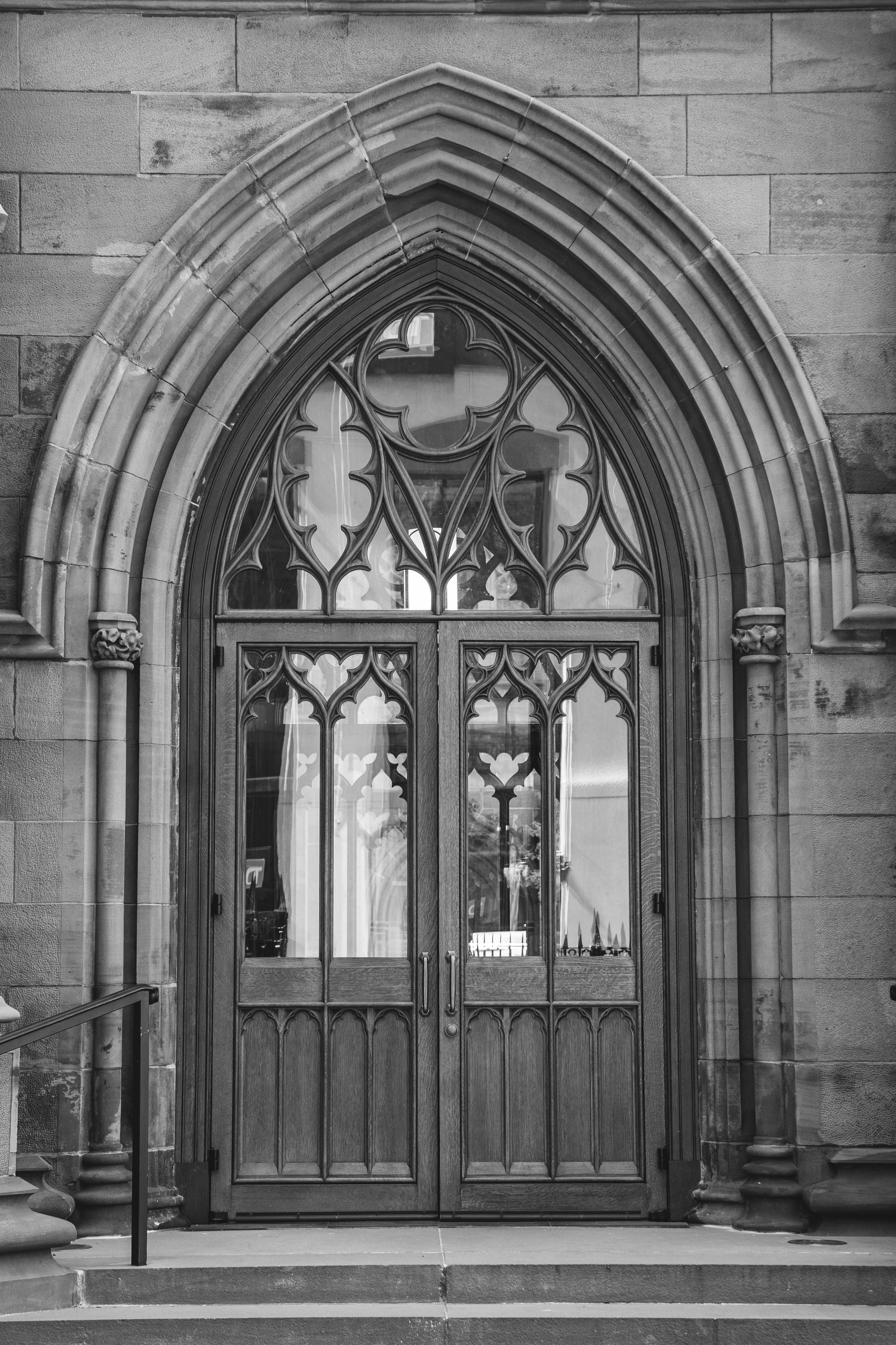 A black and white photo of a church door photo – Free Church Image on  Unsplash, image size:3000x4500