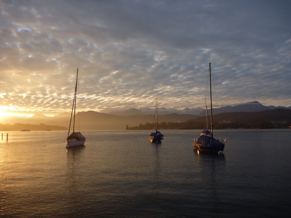 a group of boats floating on top of a lake