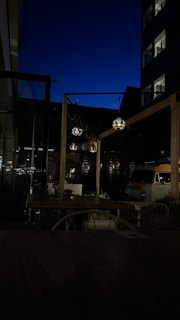 A cozy outdoor dining setup under a starlit sky with traditional Ladakhi lanterns casting a warm glow.