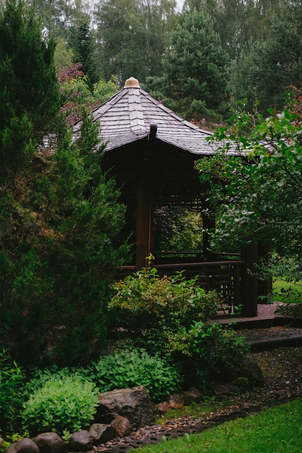 a gazebo in the middle of a wooded area