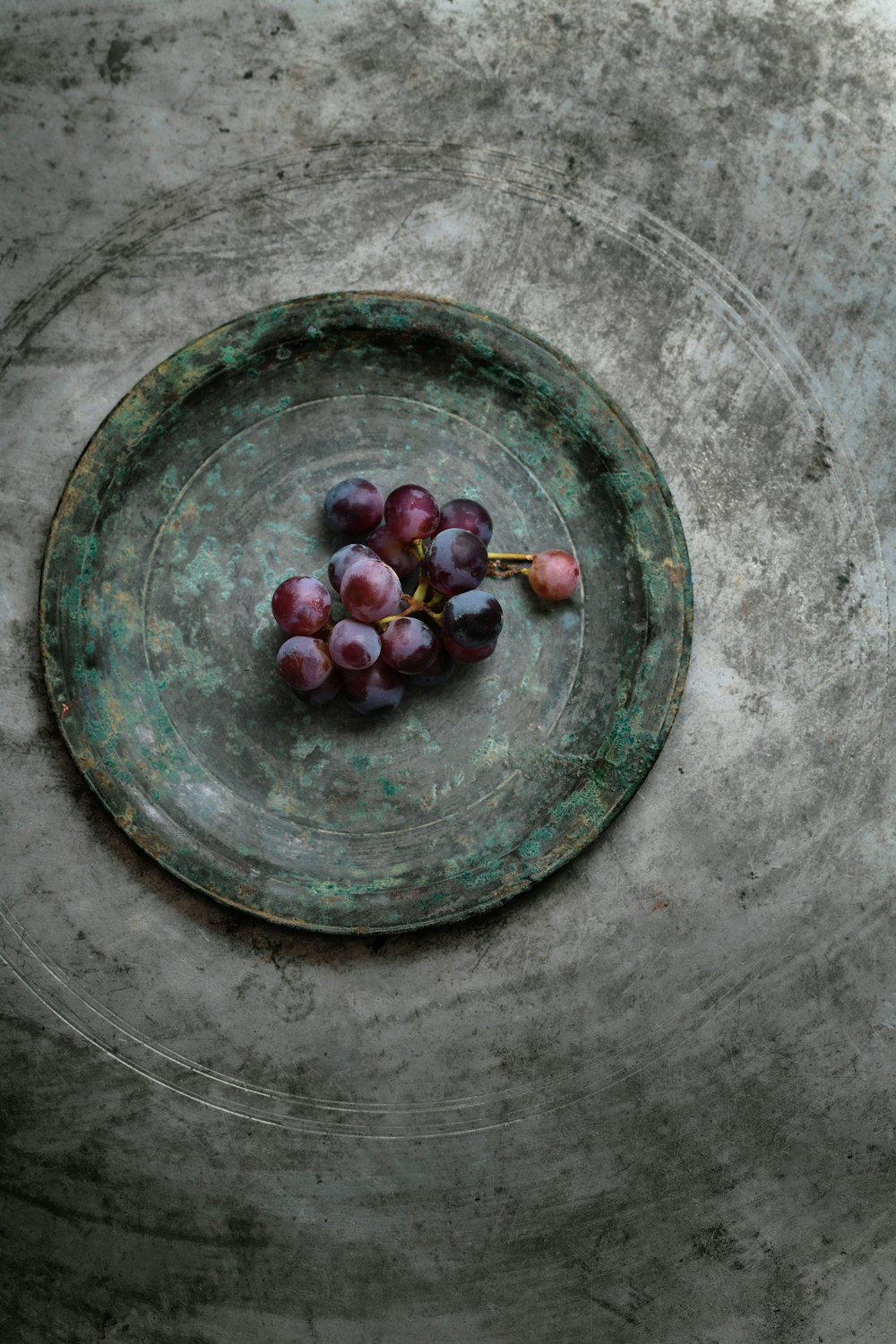 a plate with some grapes on top of it