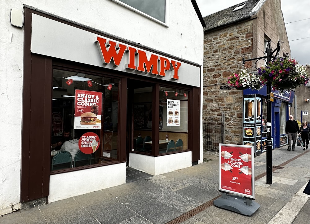 a store front with a sign that says wimpy