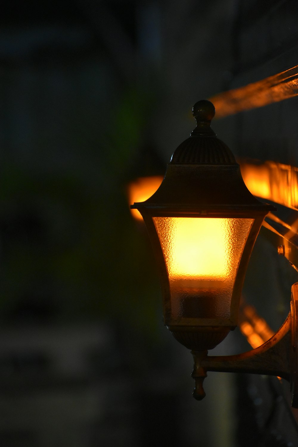 a light that is on the side of a building