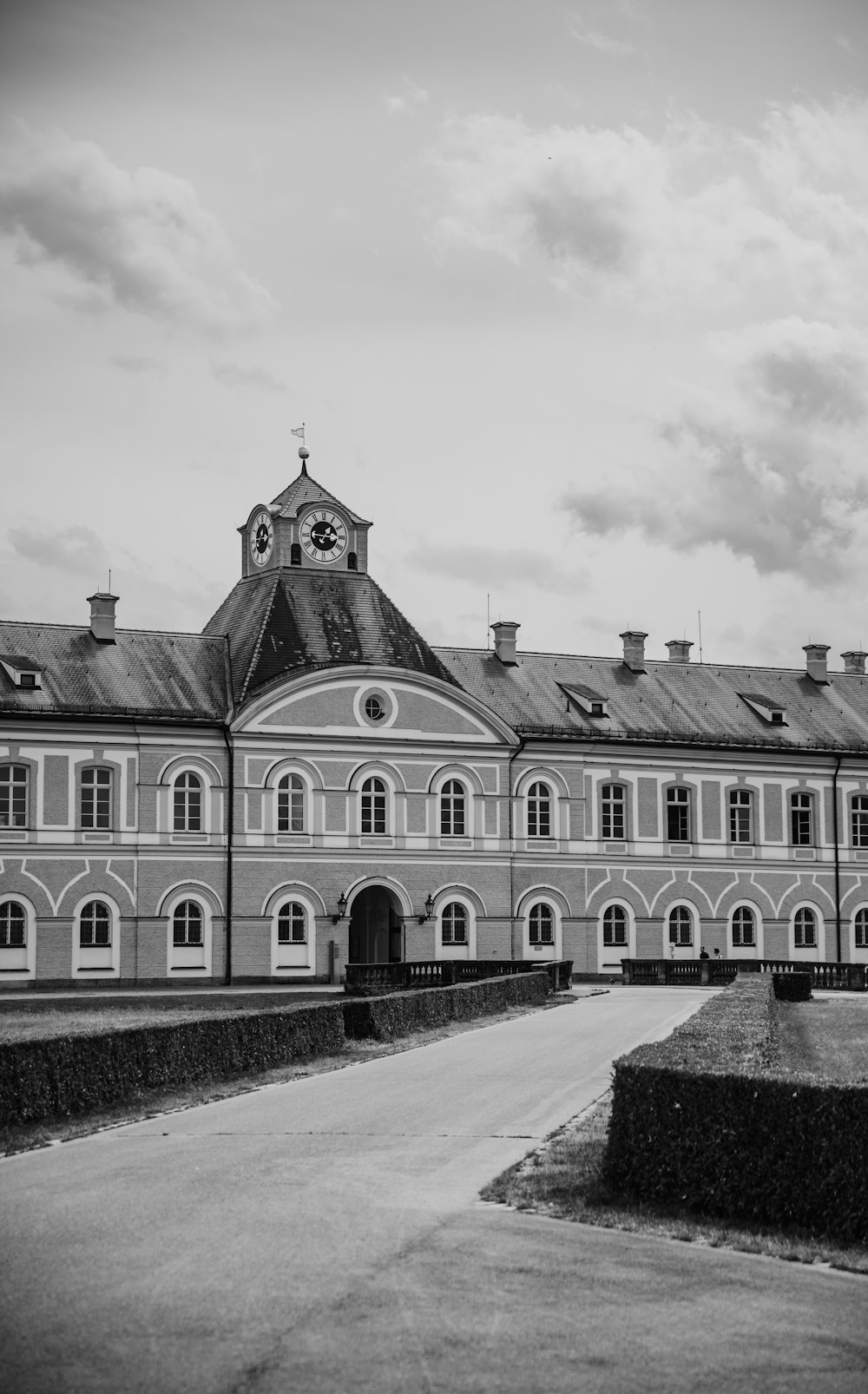 a black and white photo of a large building