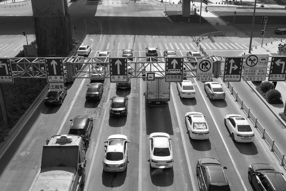 a black and white photo of a street filled with traffic