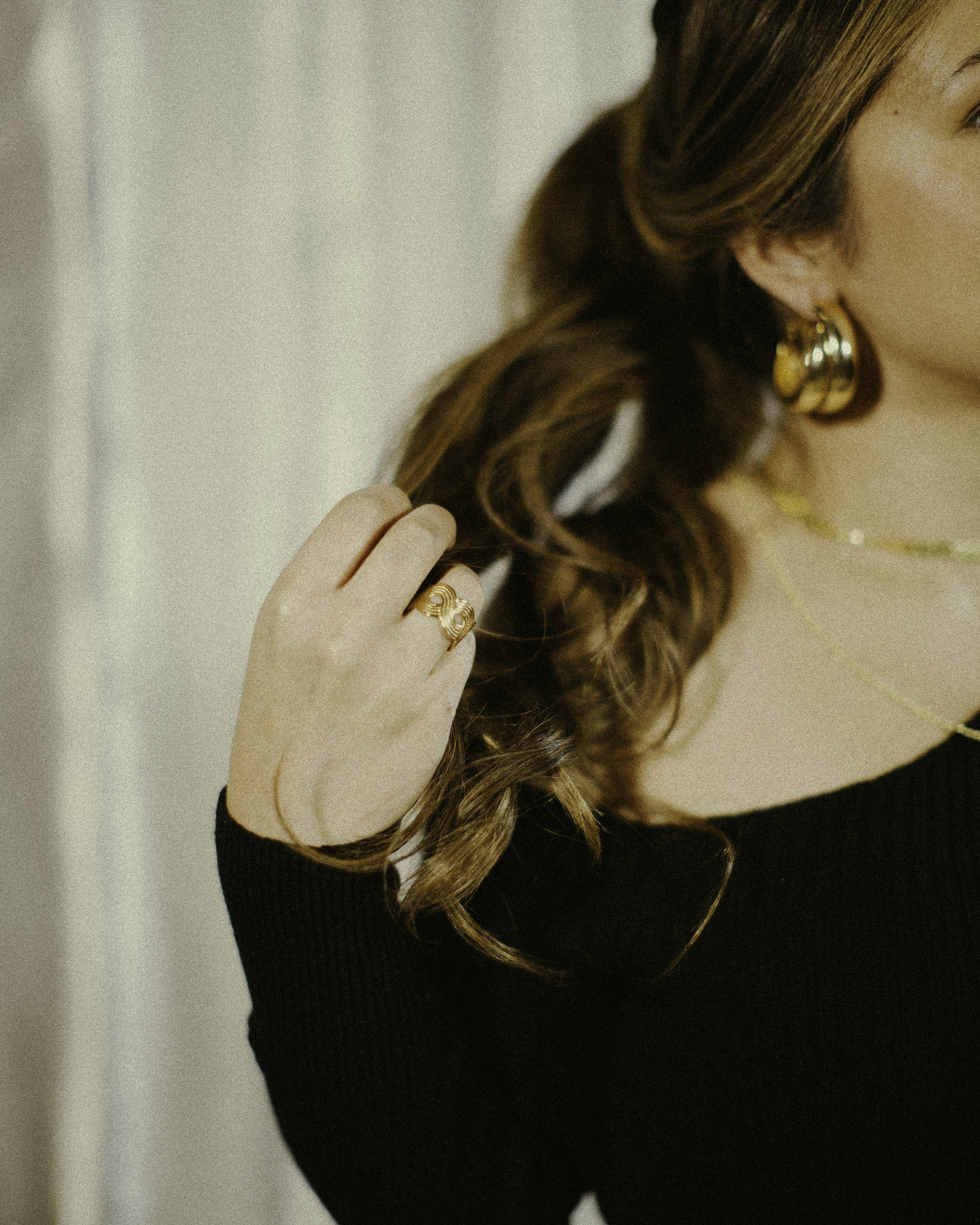 7 Gold Necklace Styling Tips for Everyday Fashion