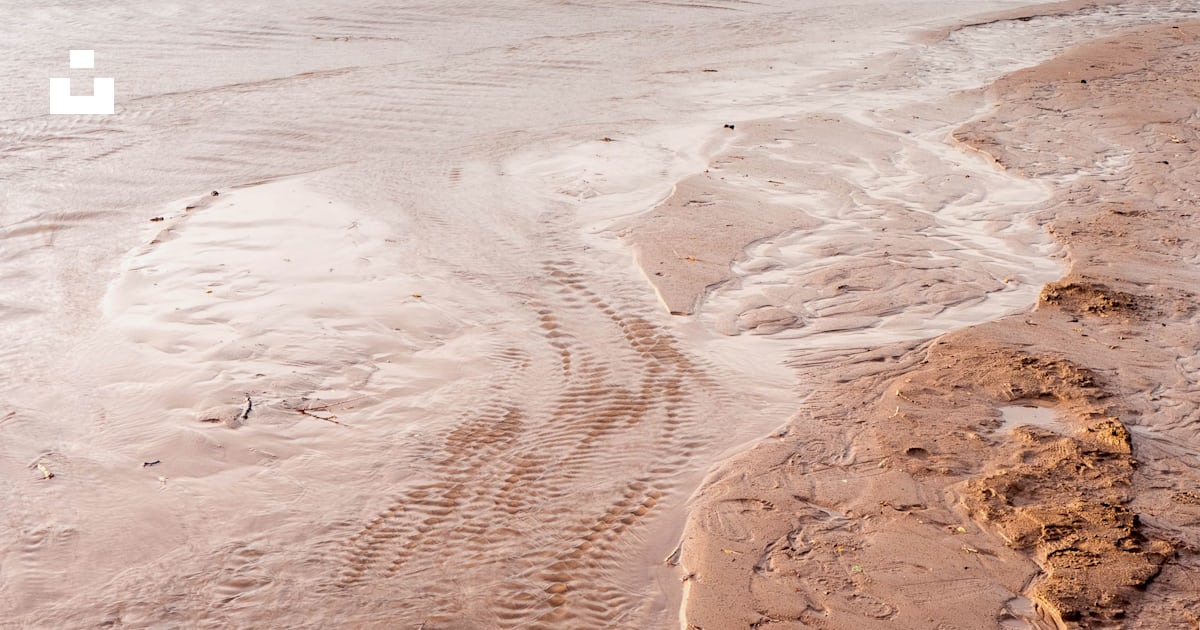 A Large Body Of Water Sitting Under A Cloudy Sky Photo Free Colorado a-large-body-of-water-sitting-under-a-cloudy-sky-photo-free-colorado