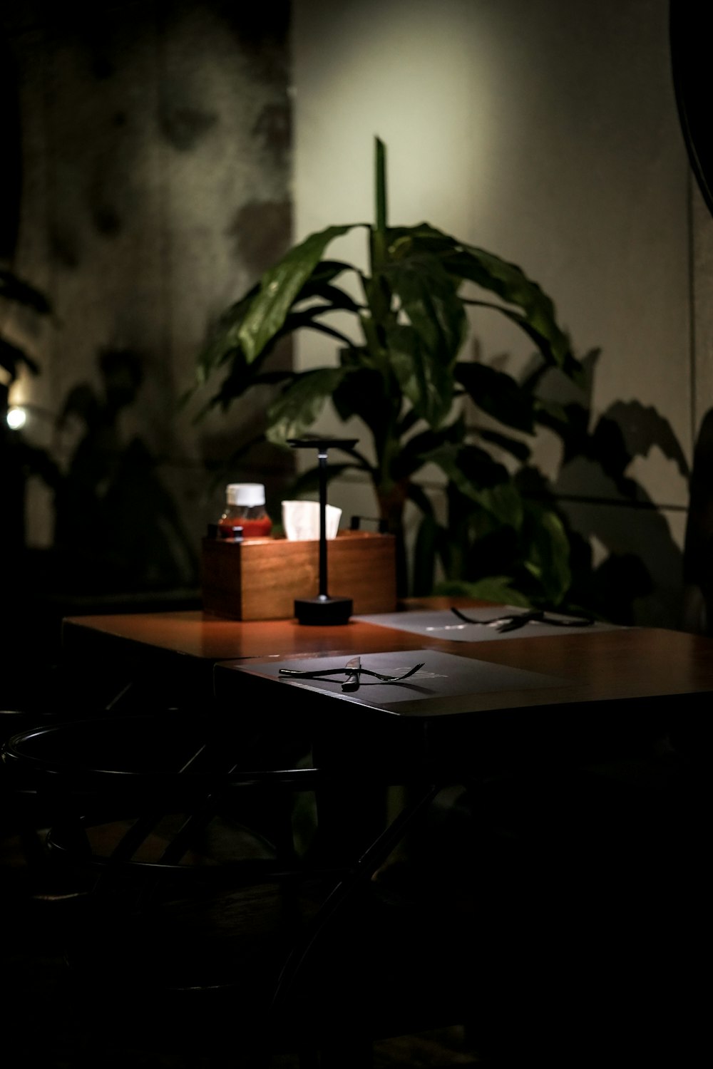 a table with a lamp on it in a dark room