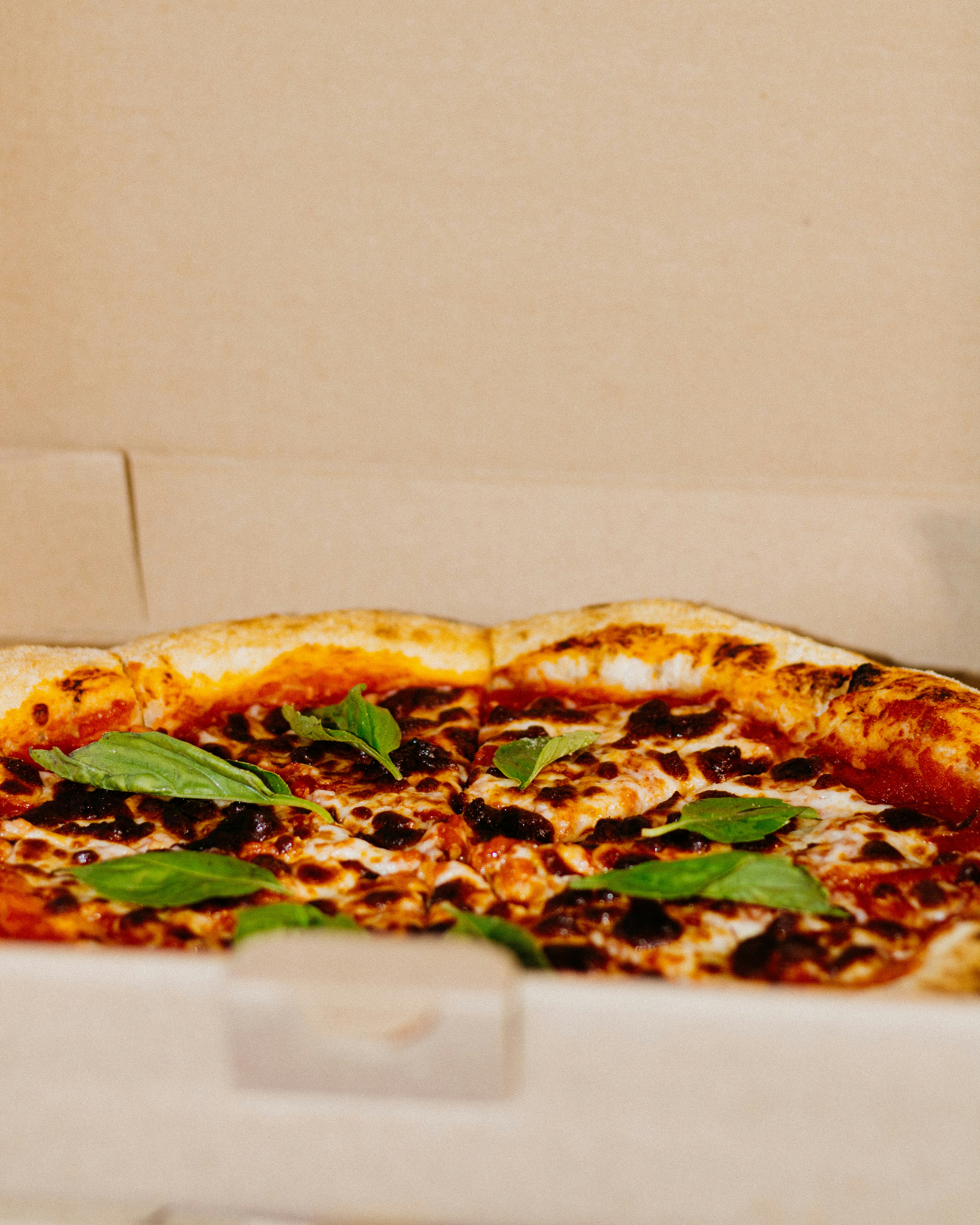 A close up of a pizza in a box photo Free Pizza Image on Unsplash