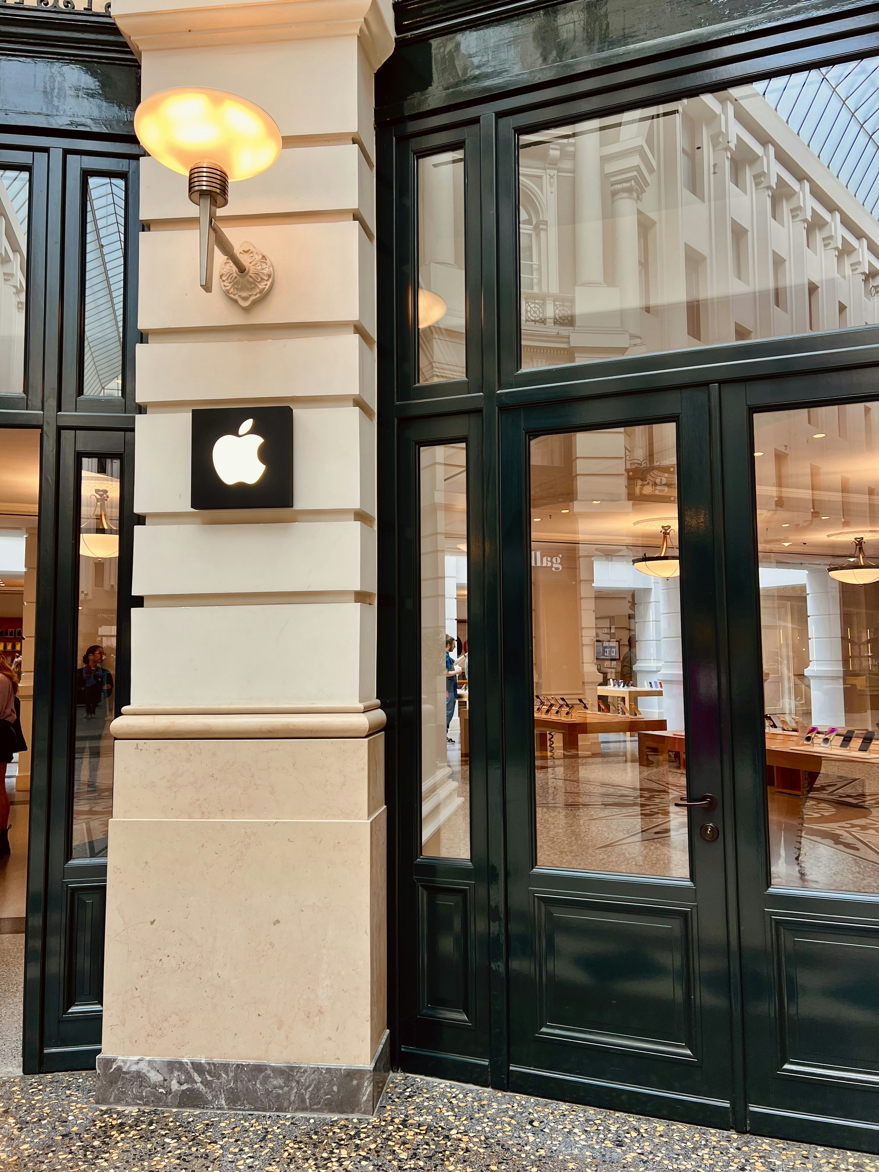 Apple's Expansion Plans: New Stores in Noida and Pune