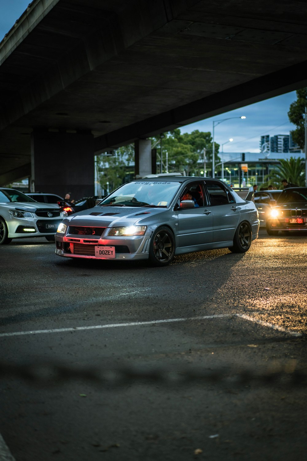 a group of cars that are sitting in the street