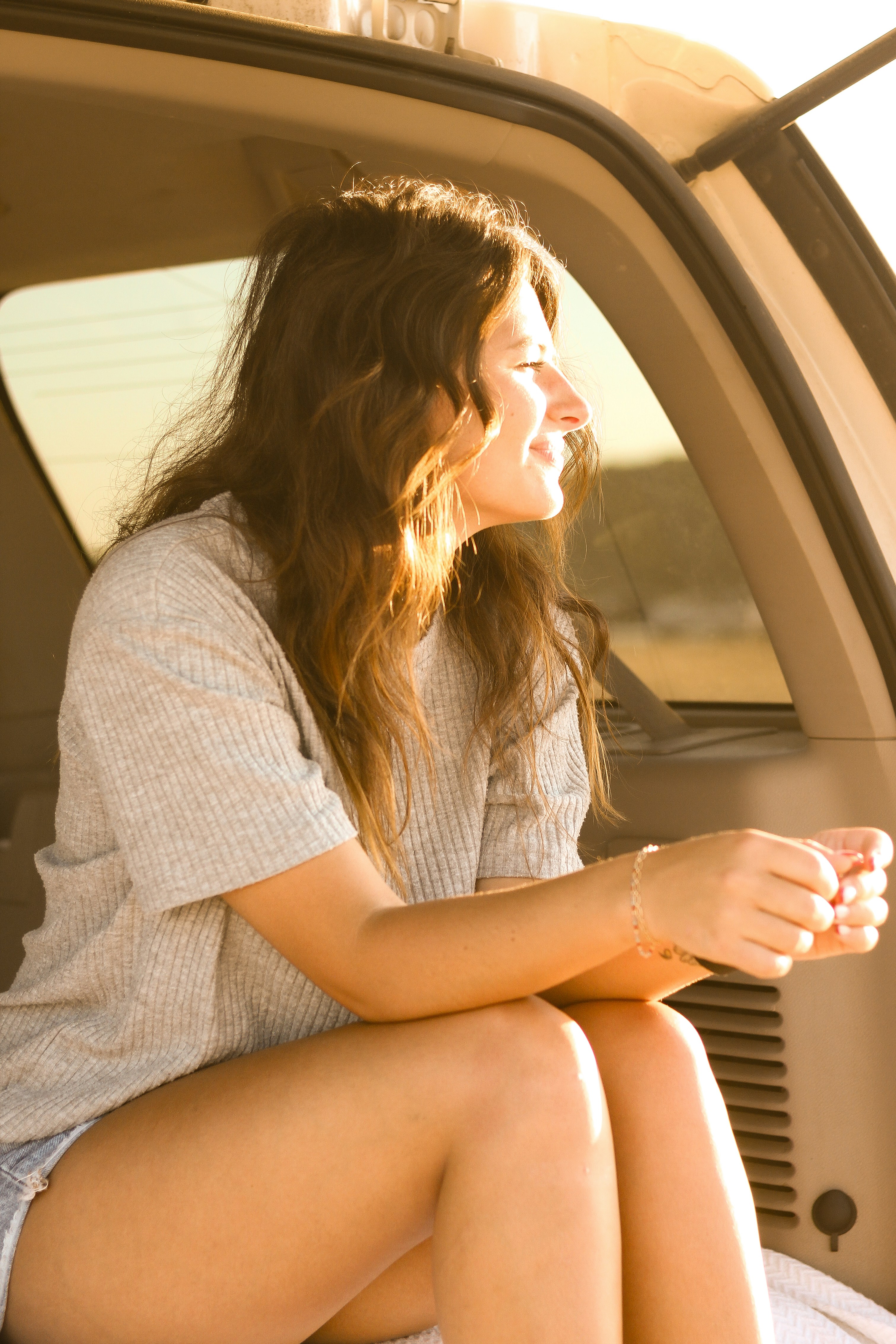 a woman sitting in the back seat of a car