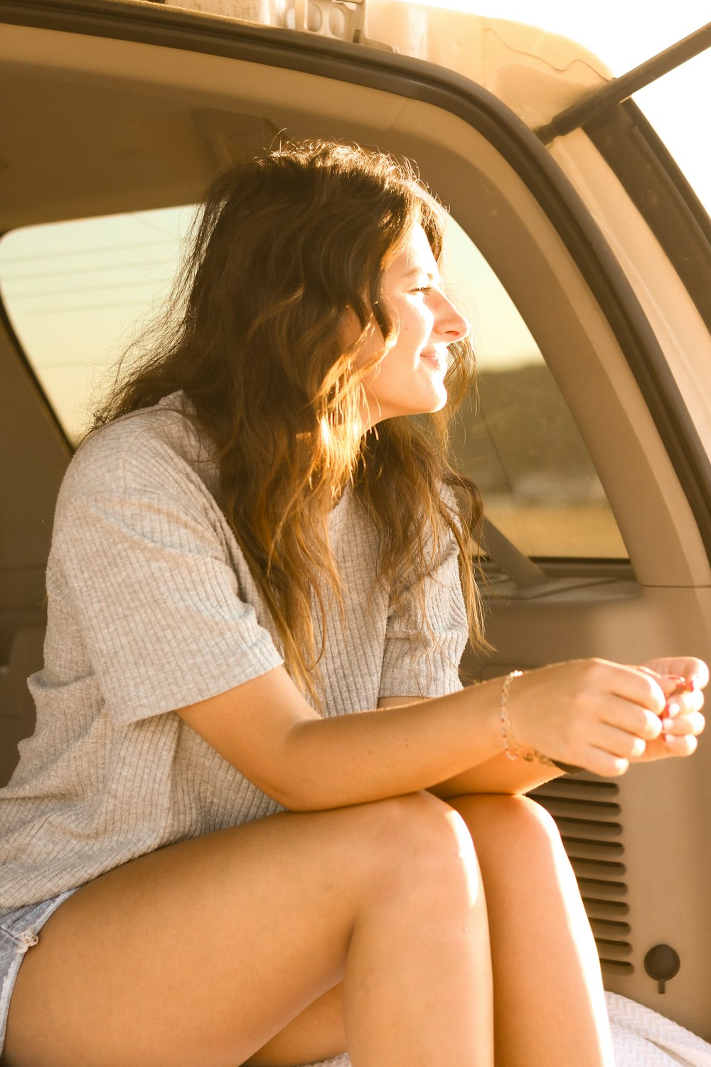 a woman sitting in the back seat of a car