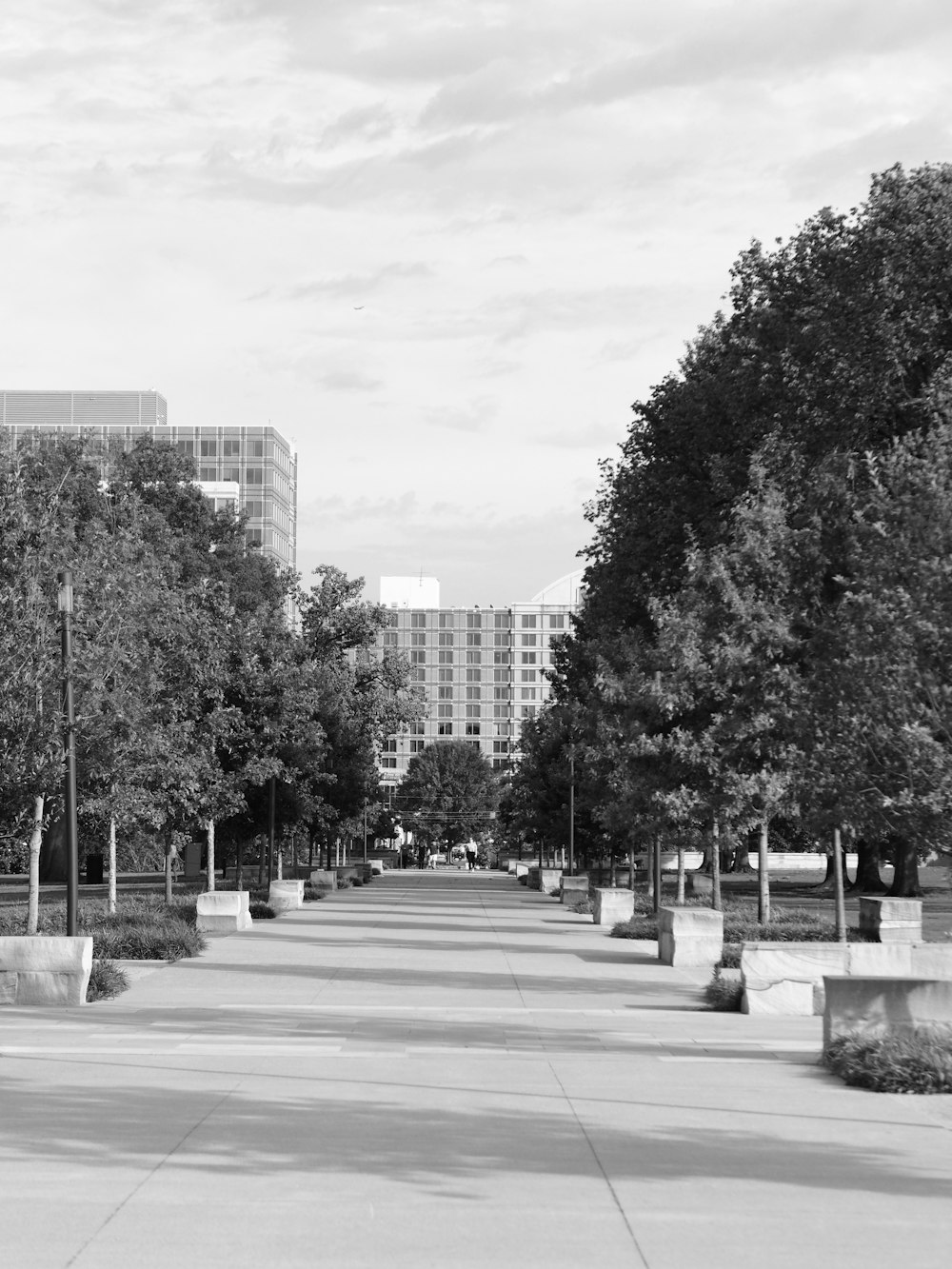 a black and white photo of a city street