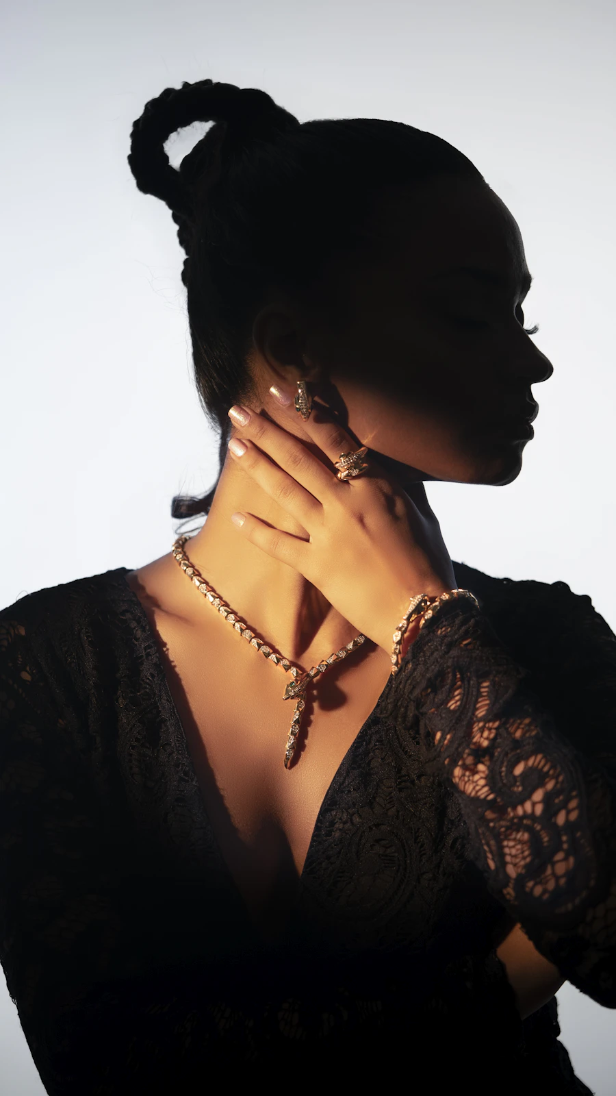 Pearl Station Necklace – gold plated necklace worn