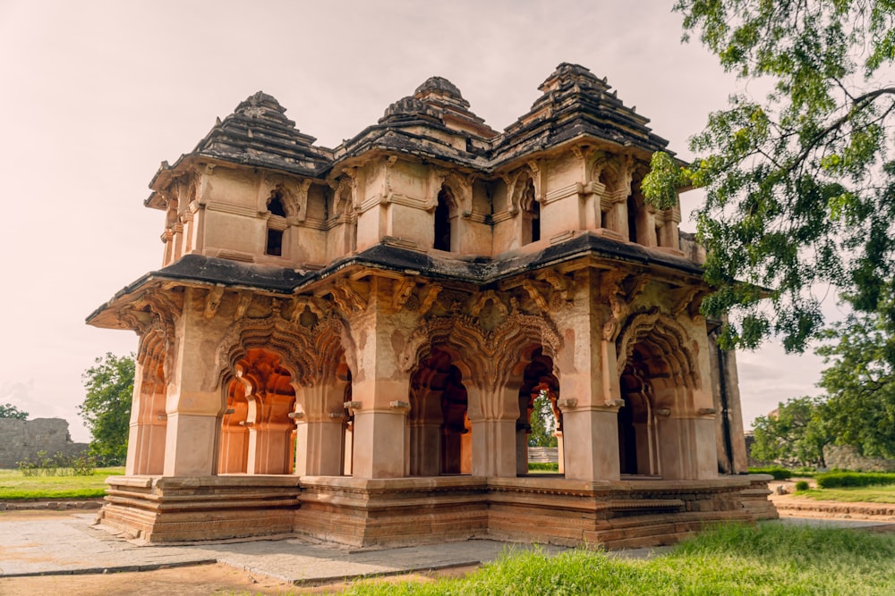 an old building with a lot of pillars and arches