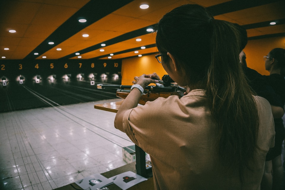 A woman in a firearm training class practicing