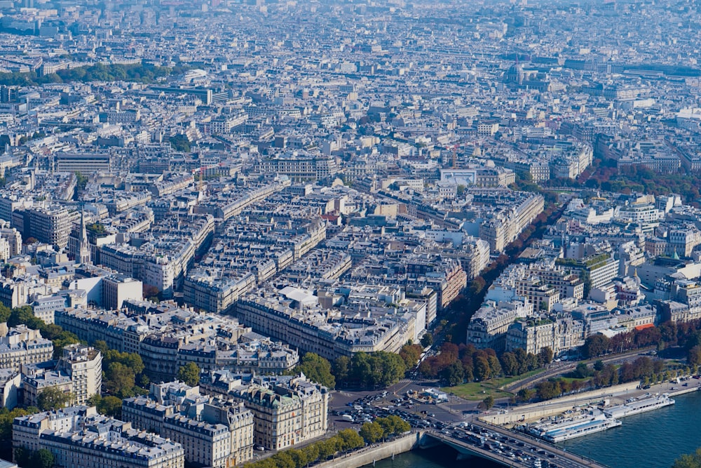 Uma vista aérea da cidade de Paris