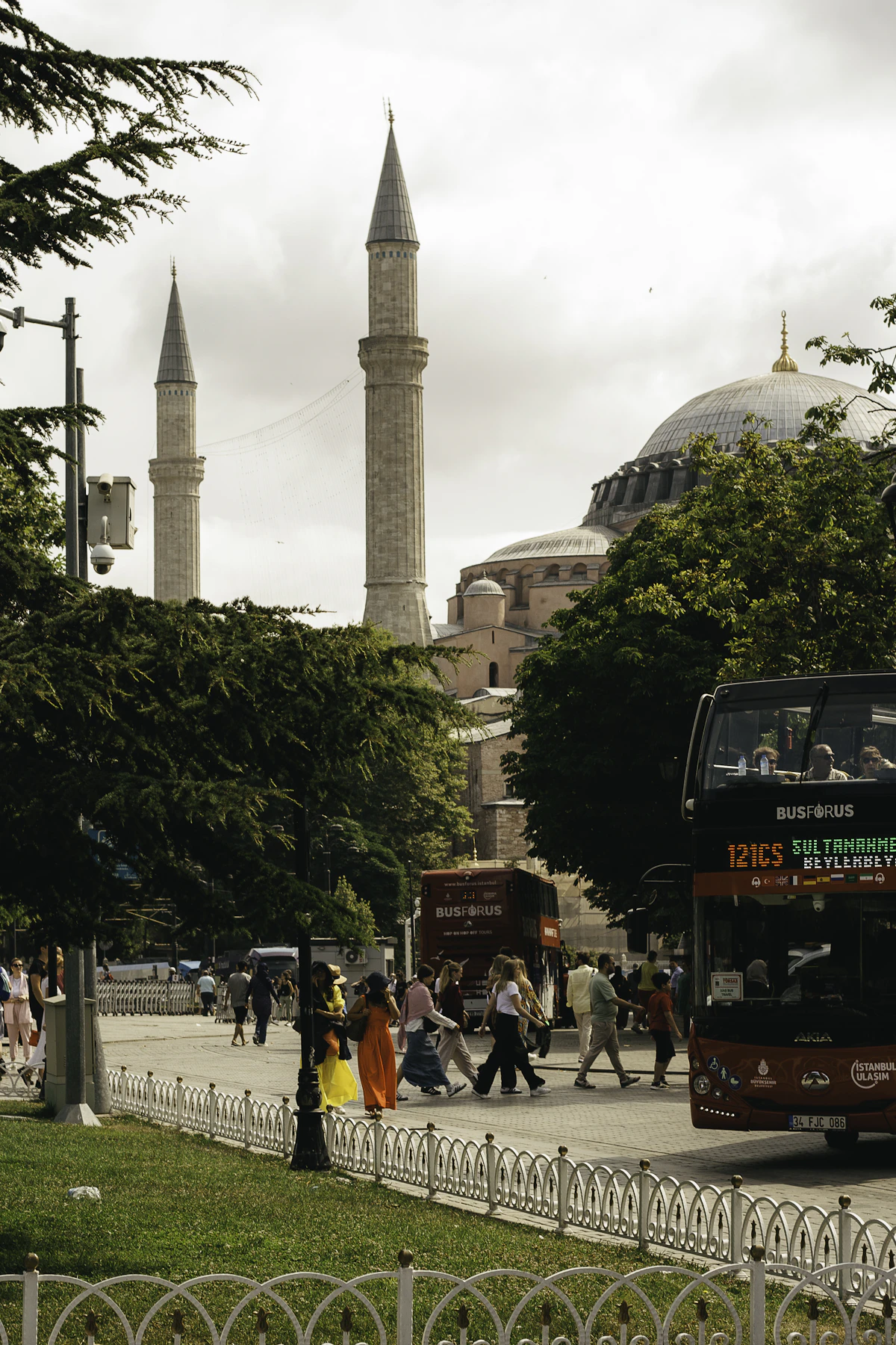 İstanbul Şehir Turu Aracı — Rehberli Sightseeing Minibüsü (8–16 Kişi)