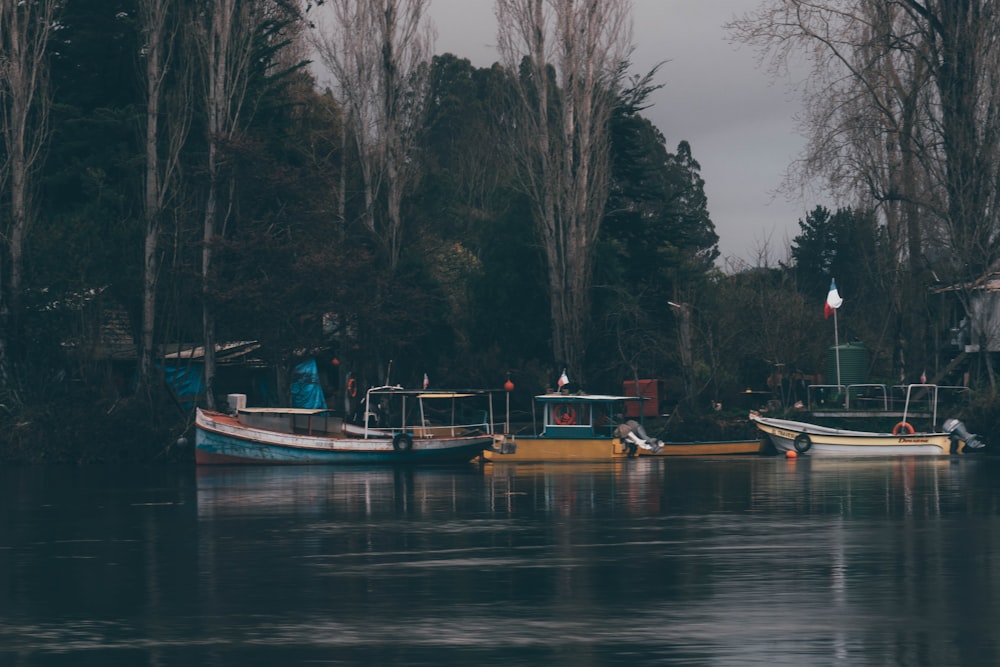 a group of boats floating on top of a lake