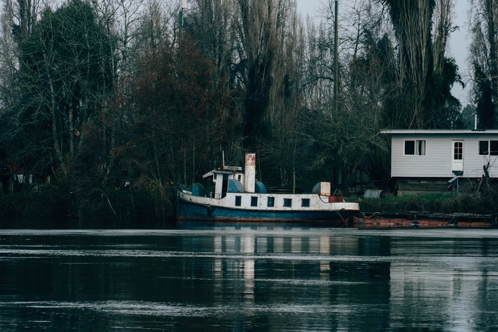 a boat that is sitting in the water