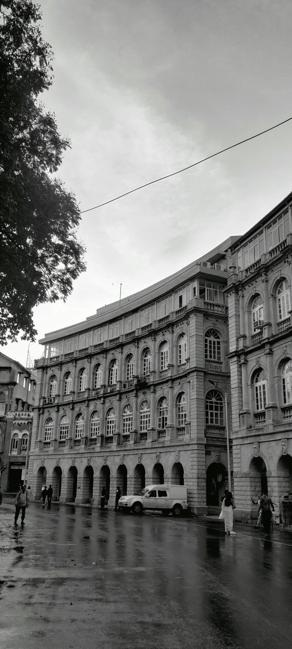 a black and white photo of a large building