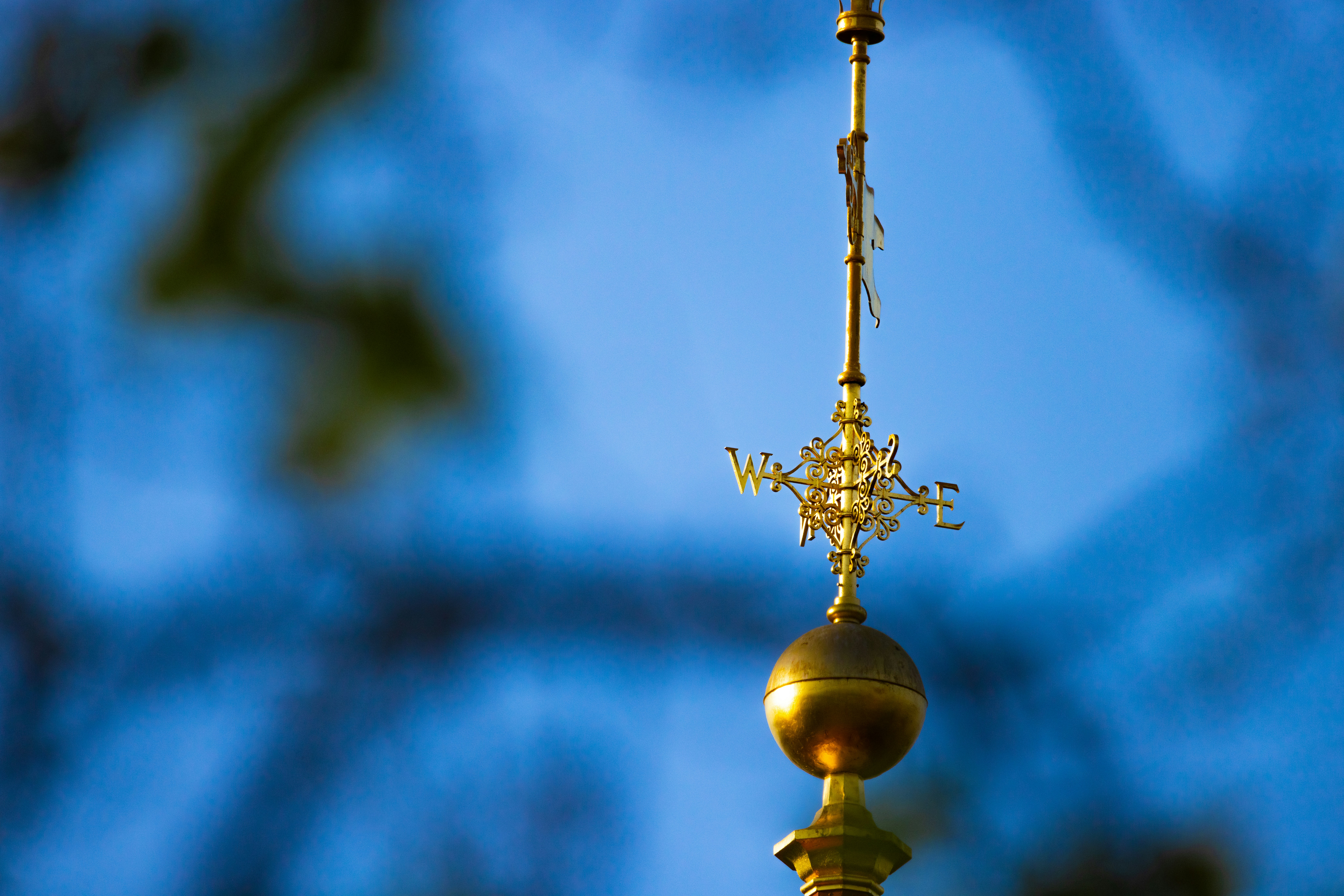 est / west, berlin sunday morning