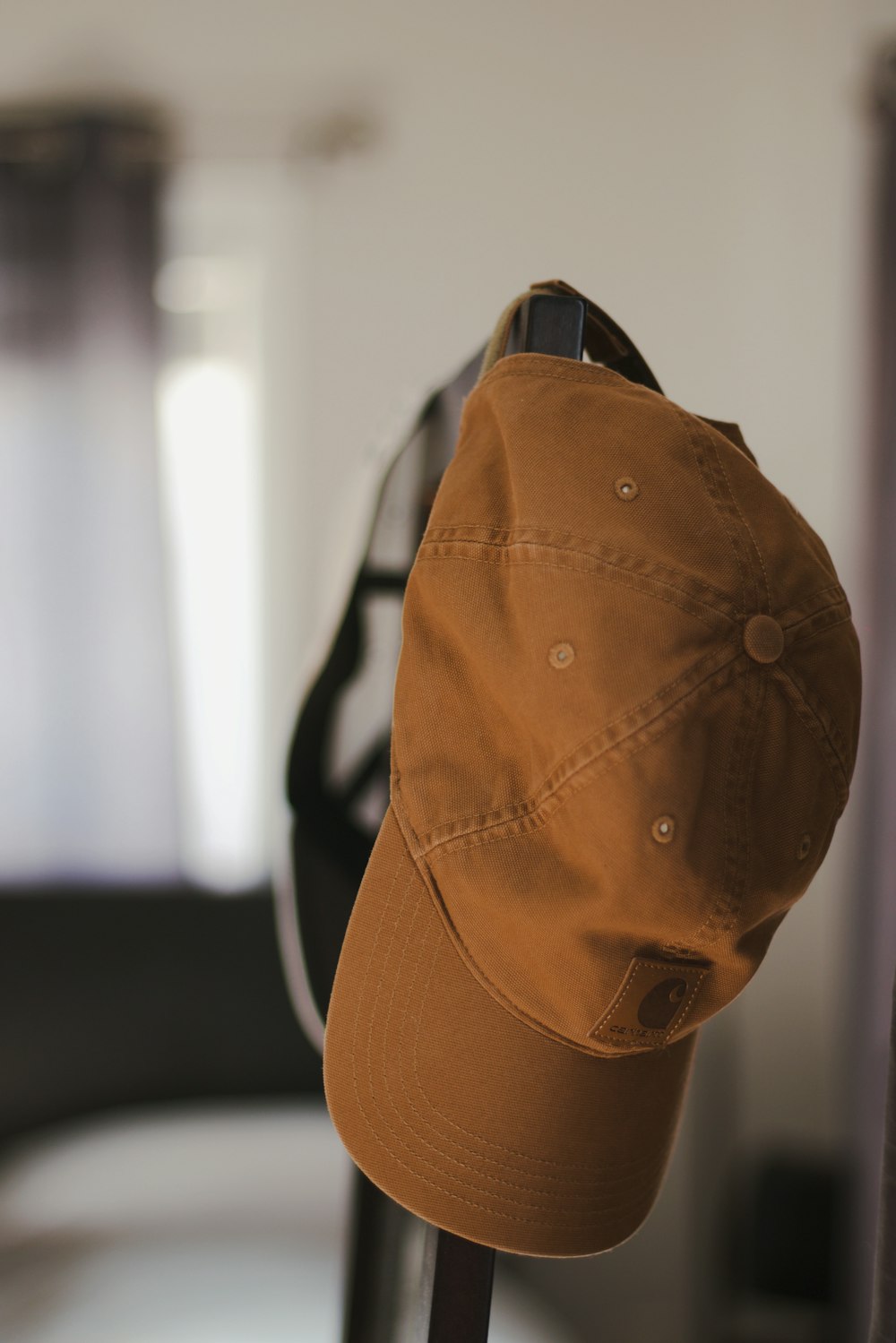 a brown hat is sitting on a chair