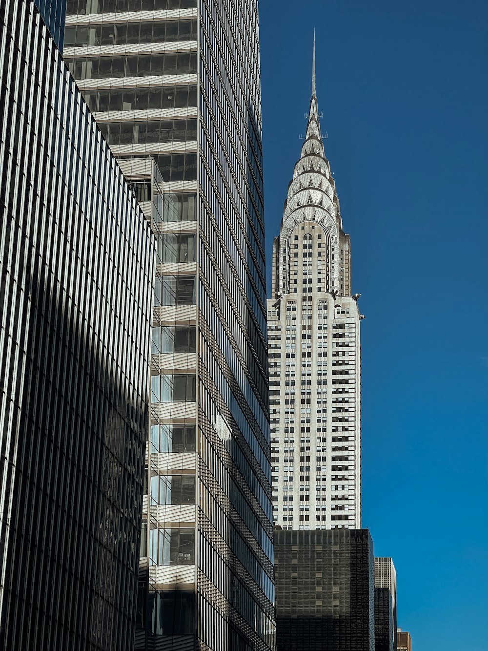 a view of a very tall building in the city