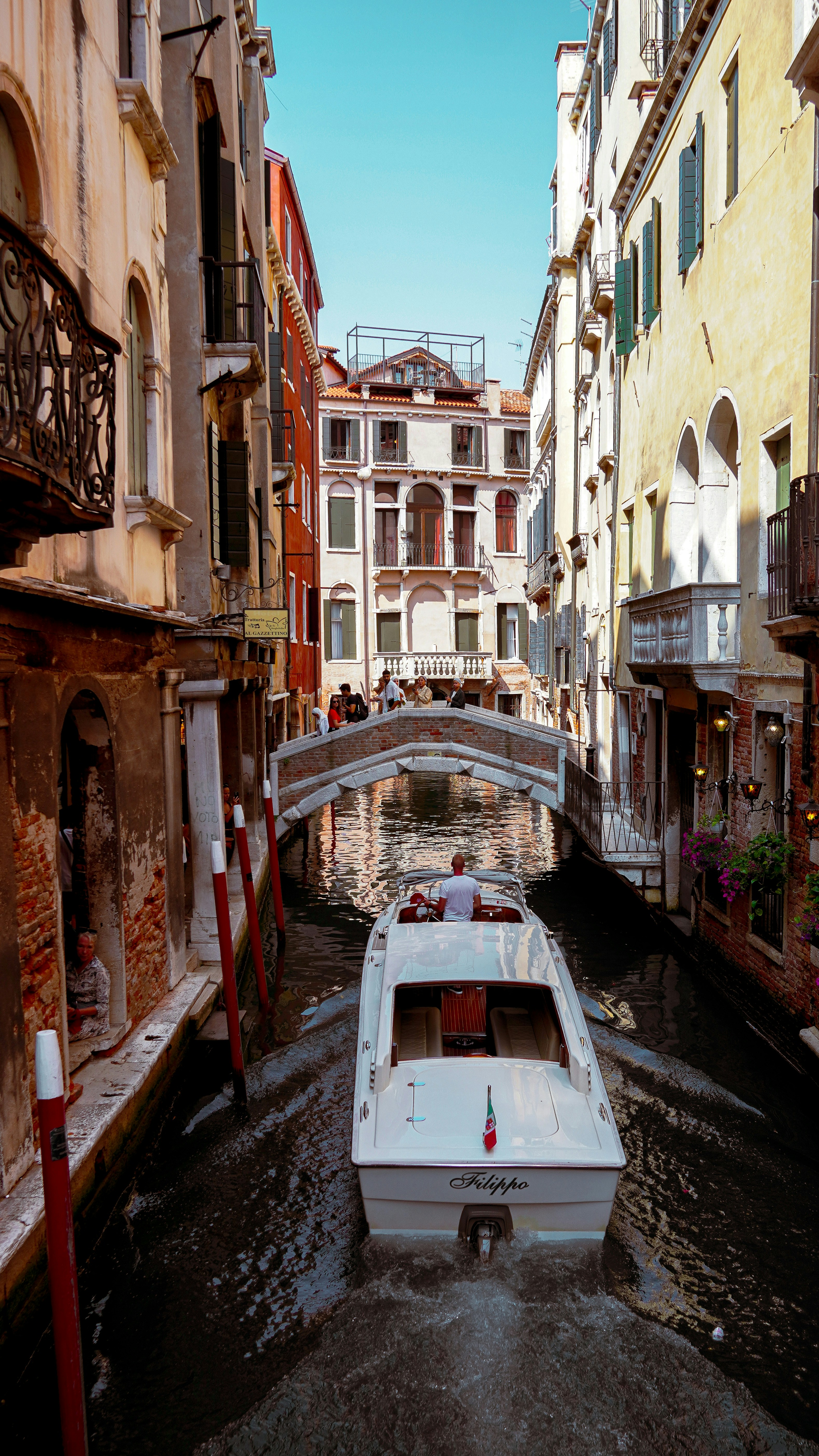 Photo by adrianvalverdem