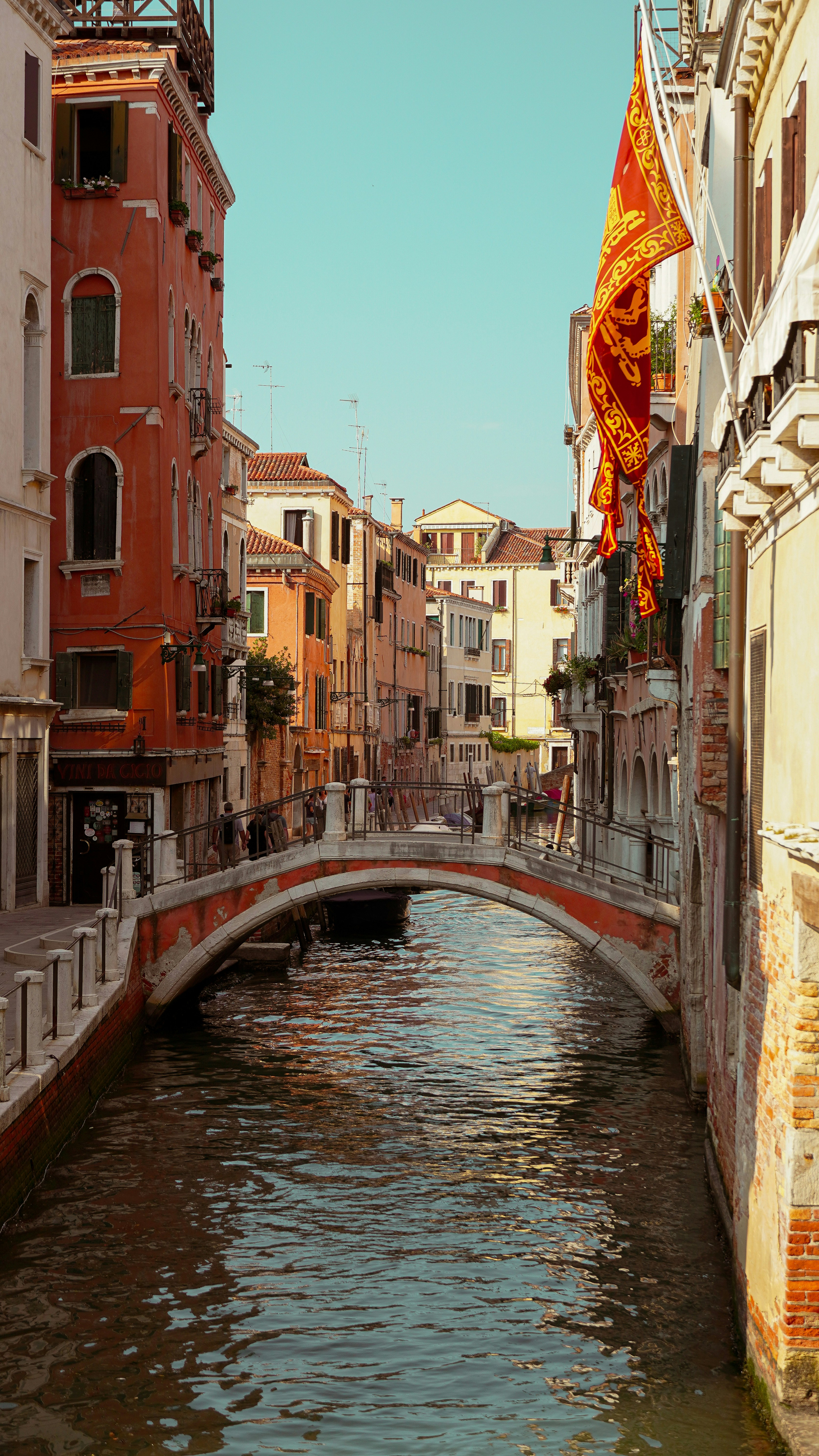 Photo by adrianvalverdem