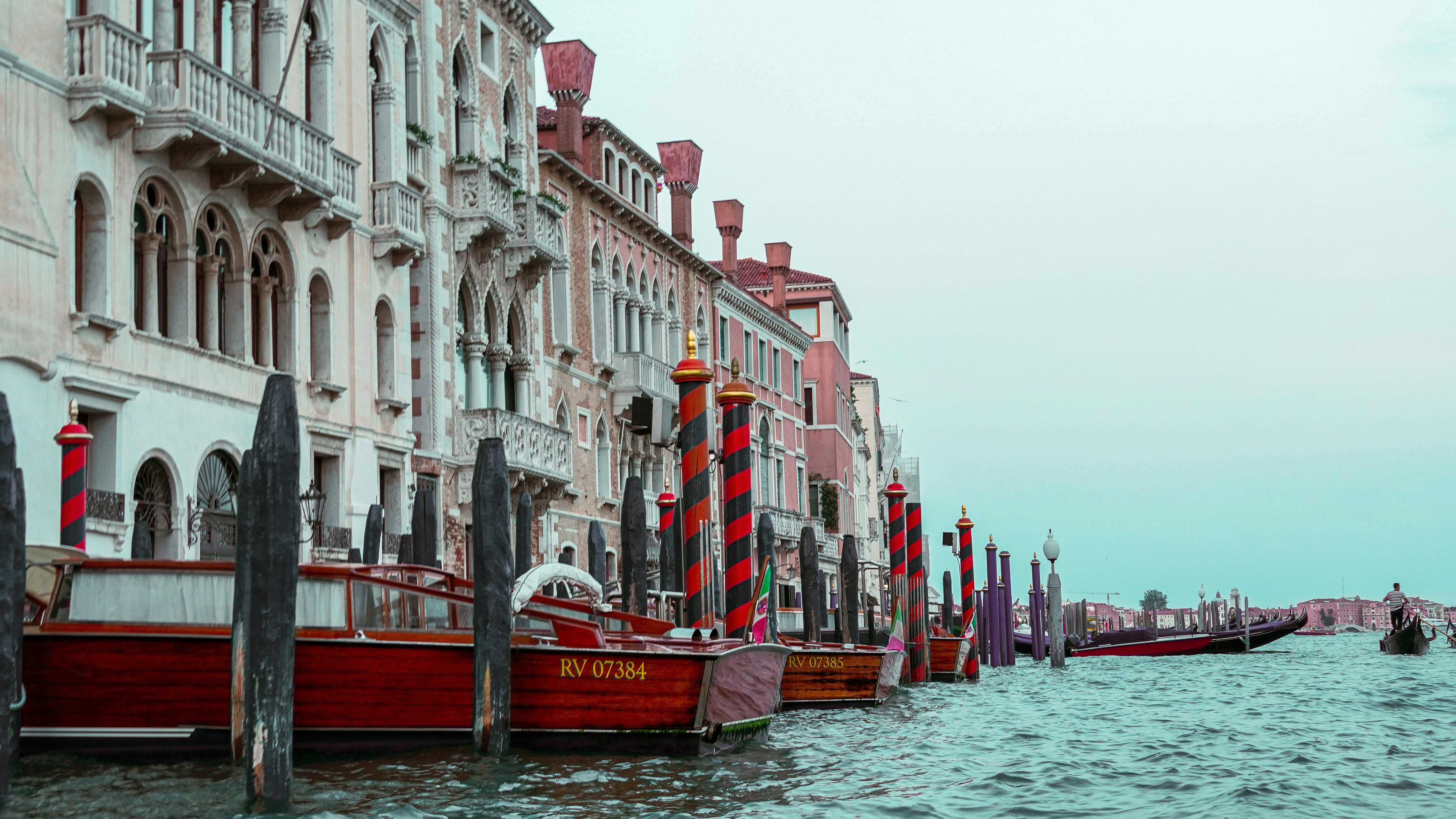 Photo by adrianvalverdem