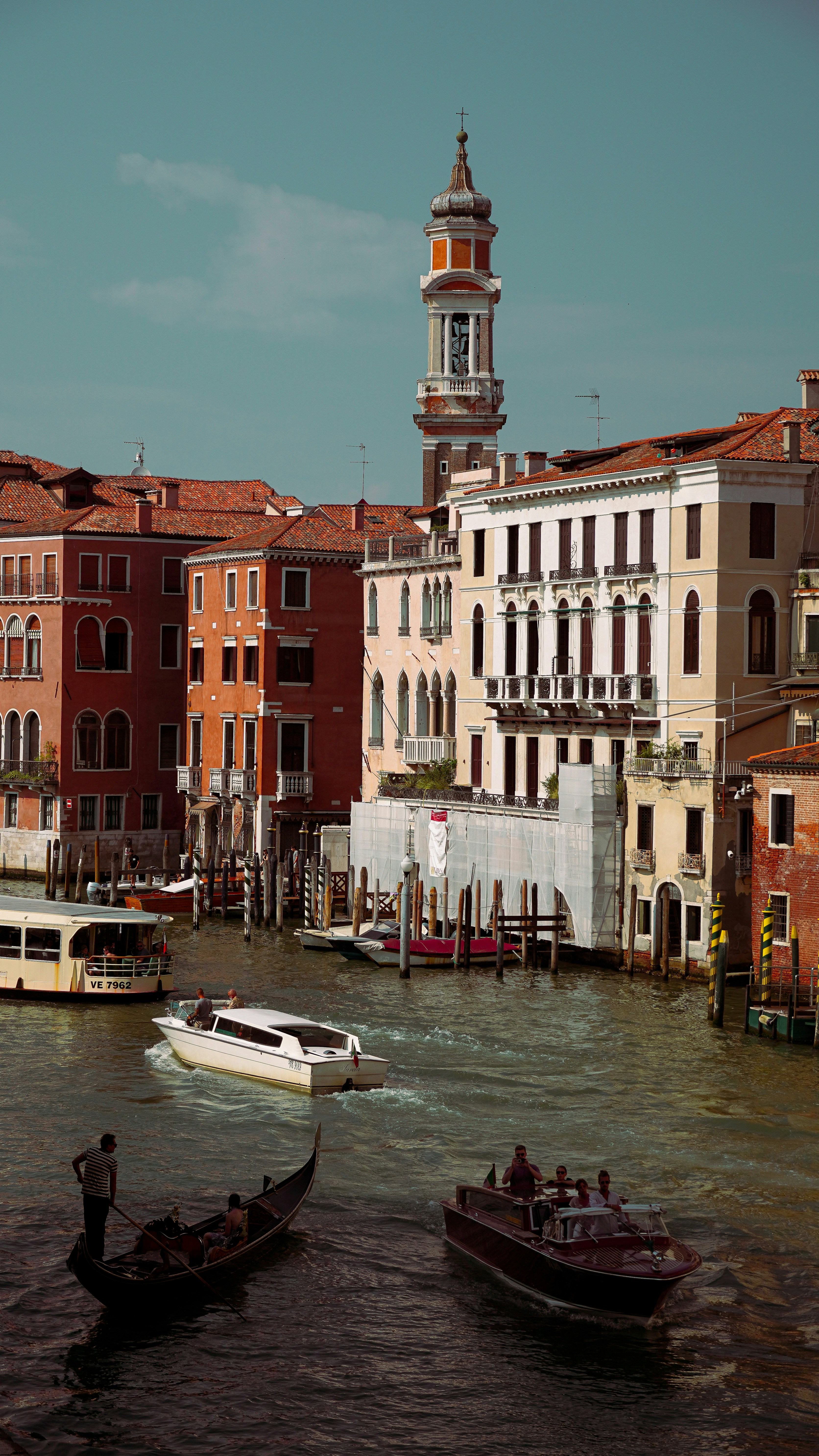 Photo by adrianvalverdem