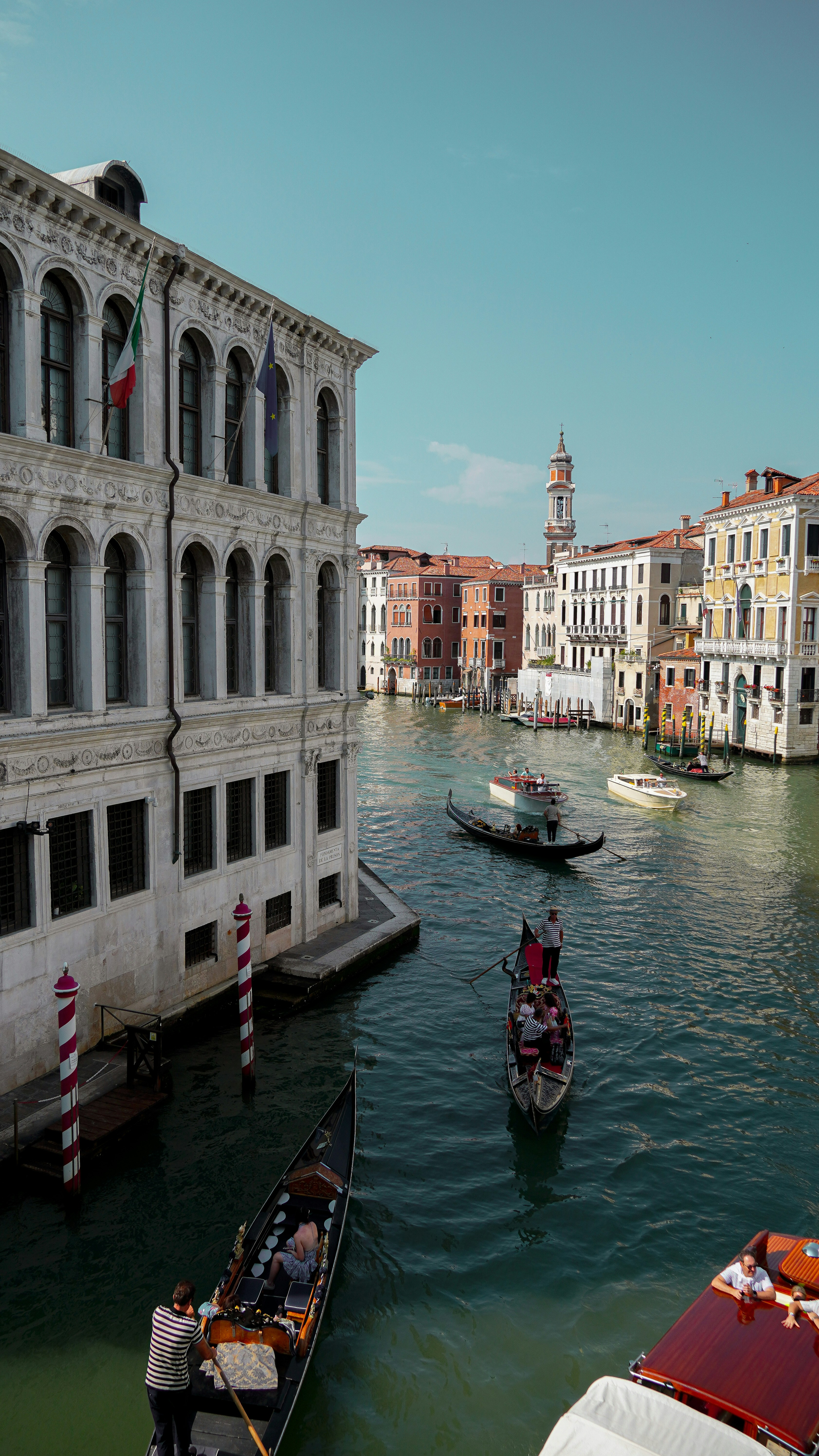 Photo by adrianvalverdem