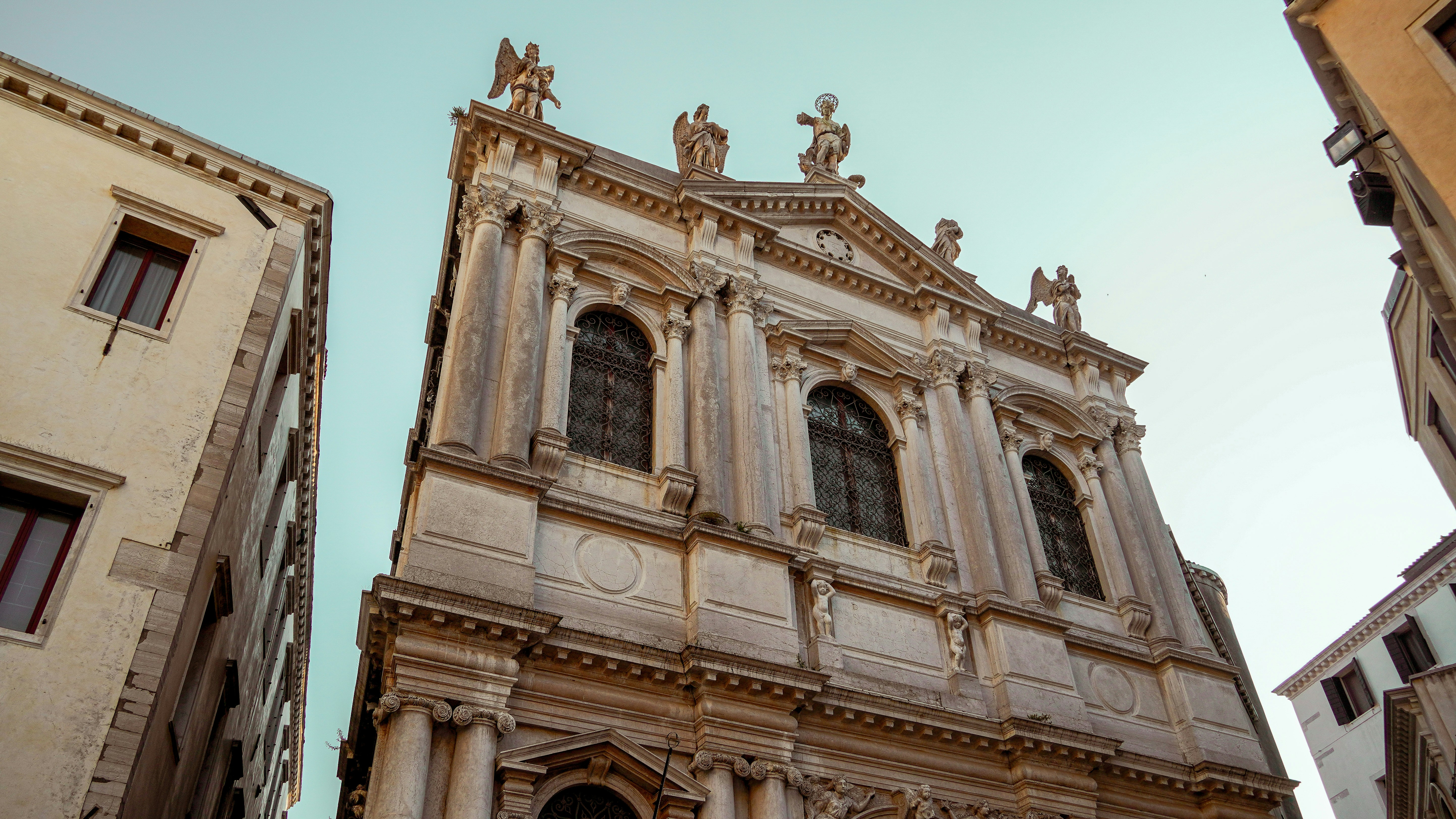 Photo by adrianvalverdem