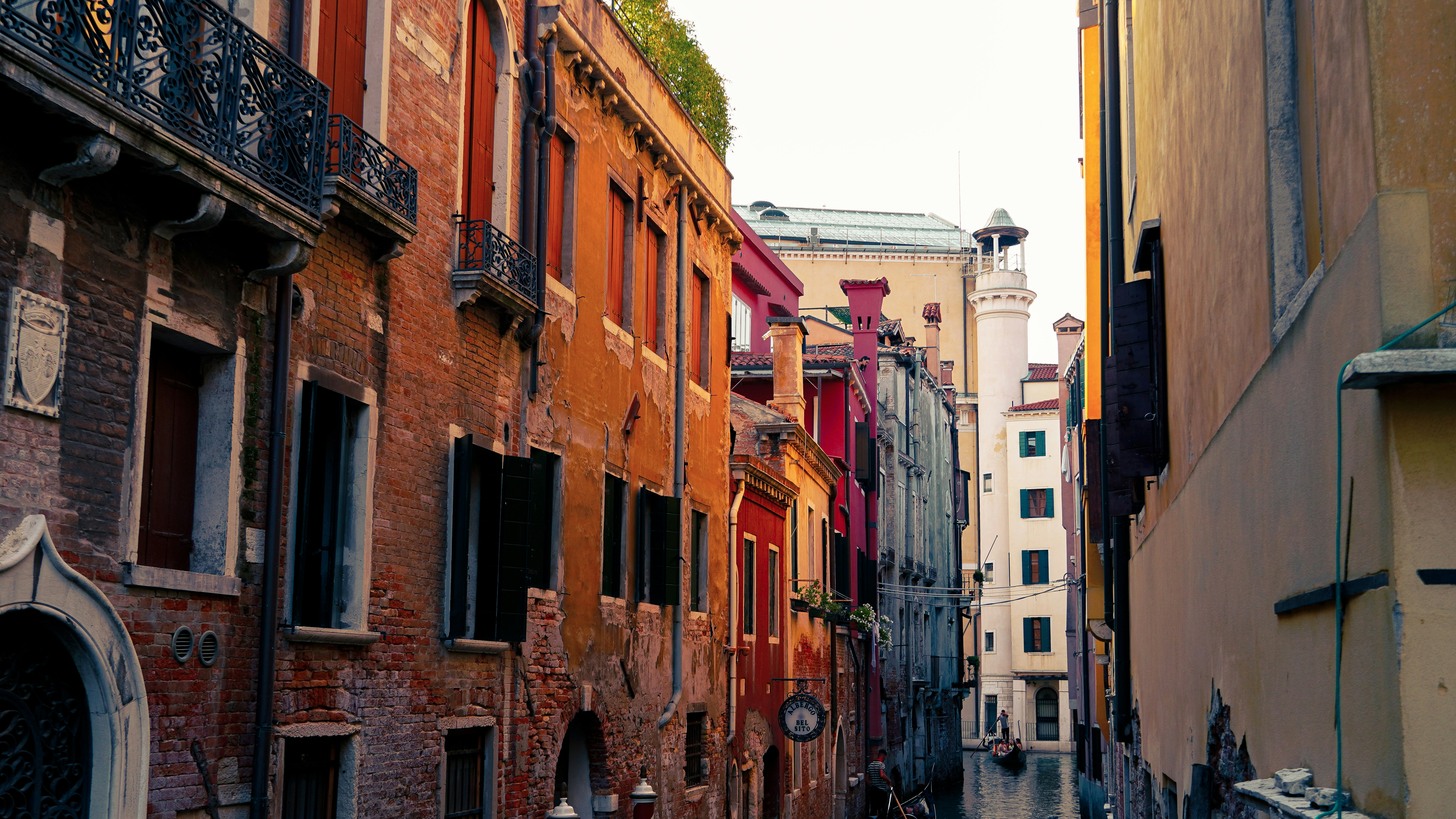 Photo by adrianvalverdem