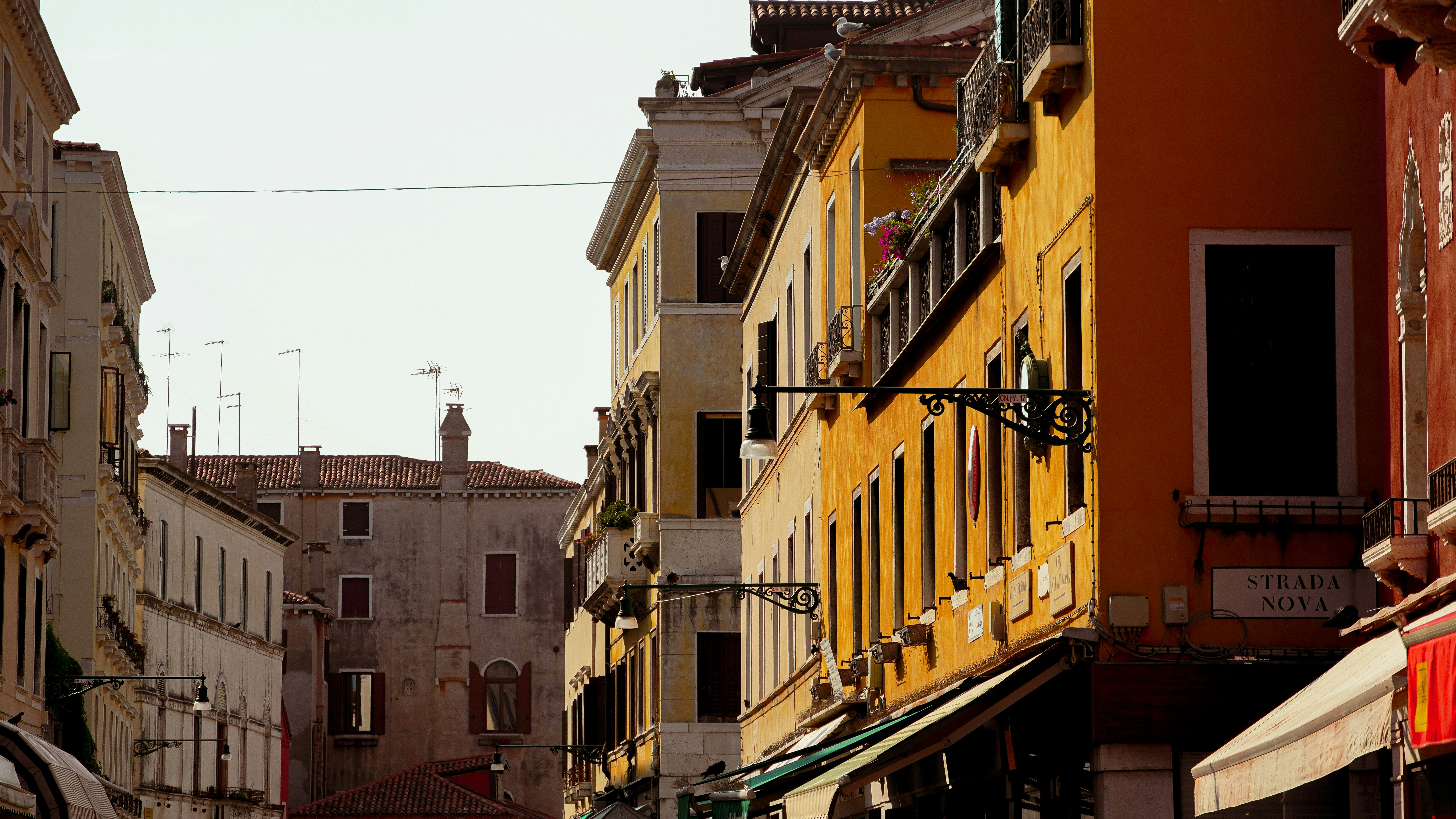 Photo by adrianvalverdem