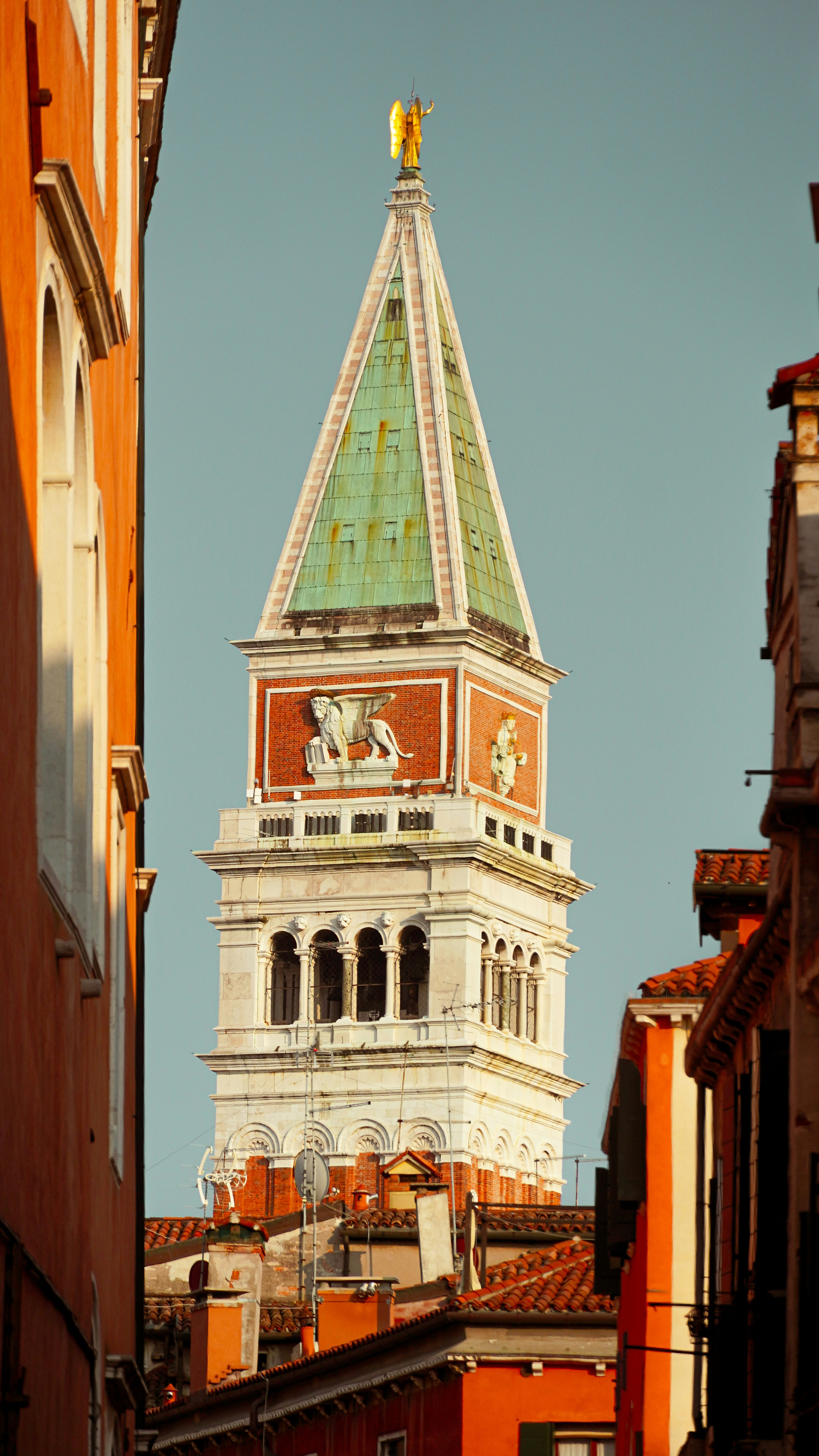 Photo by adrianvalverdem