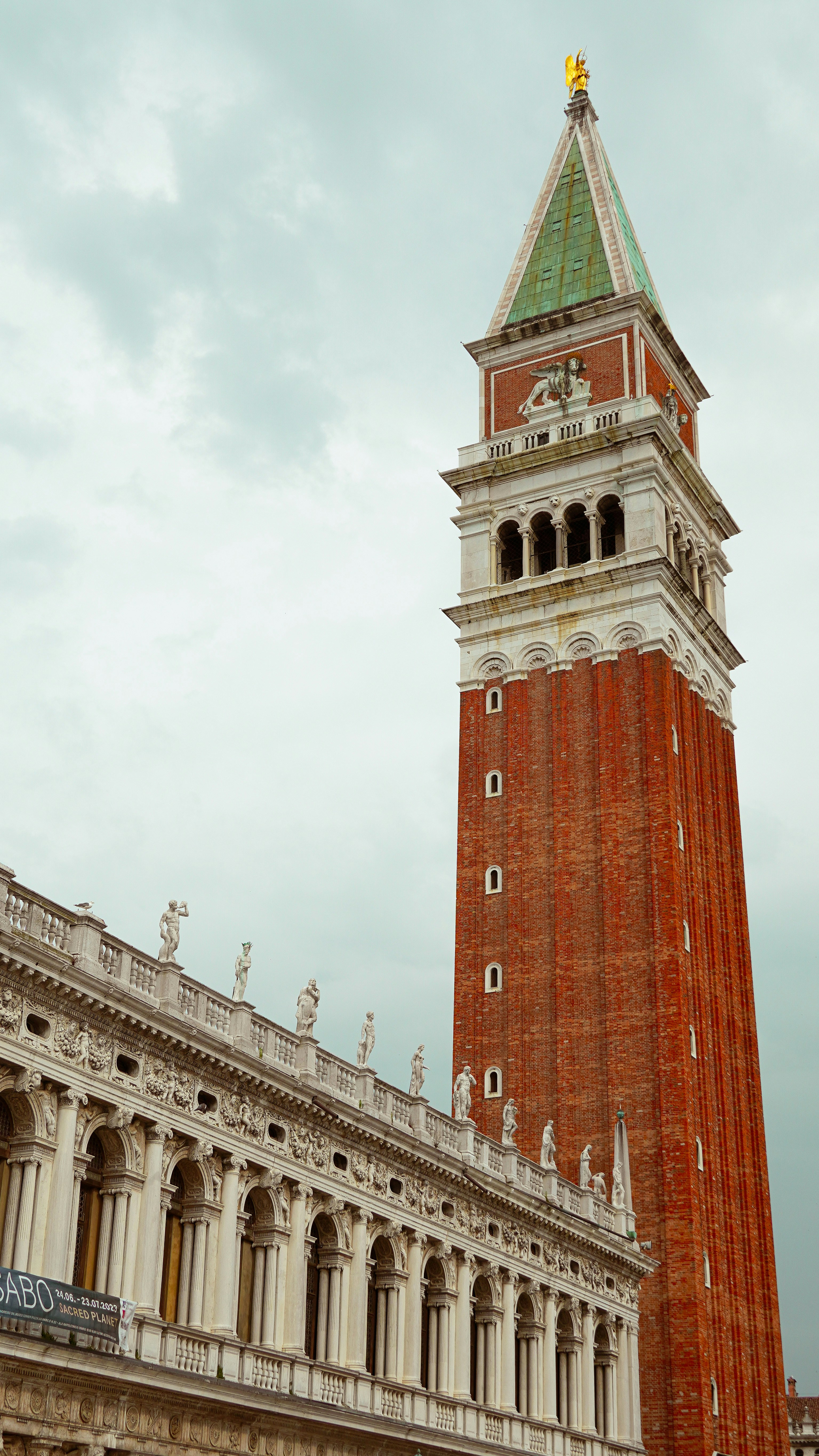 Photo by adrianvalverdem