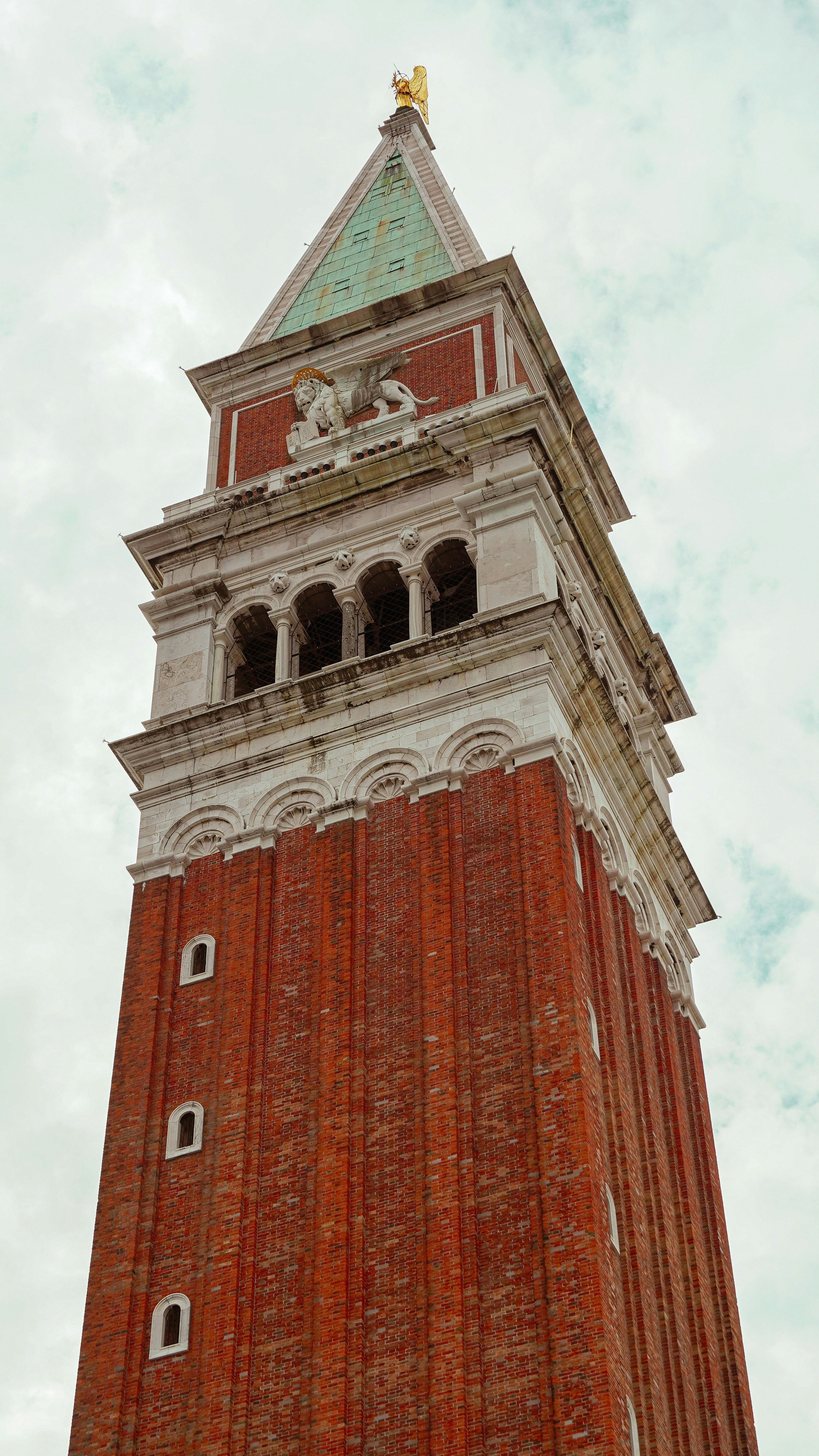 Photo by adrianvalverdem