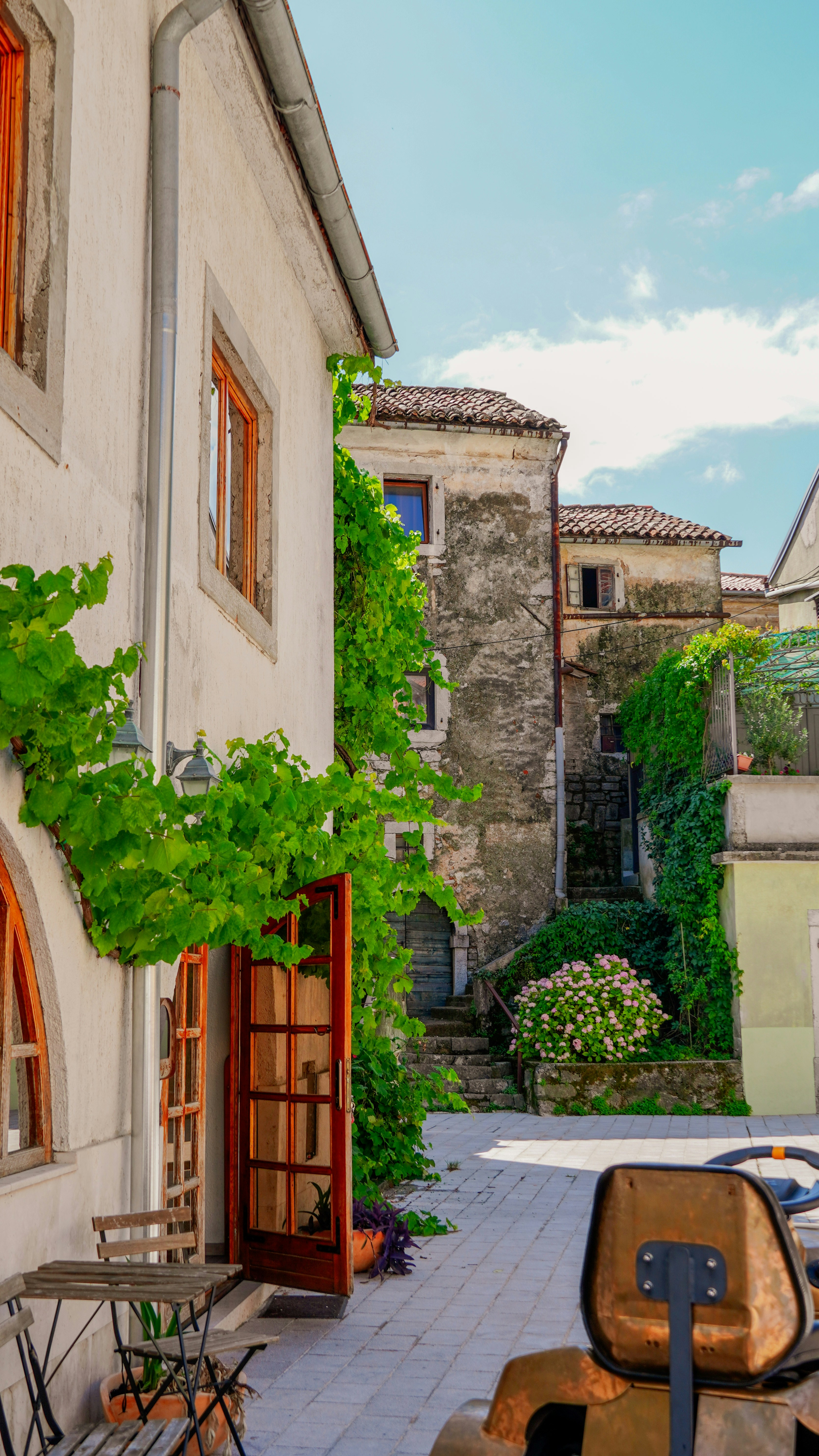 Photo by adrianvalverdem