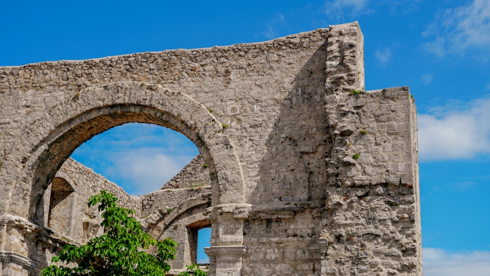 an old stone building with an arched window