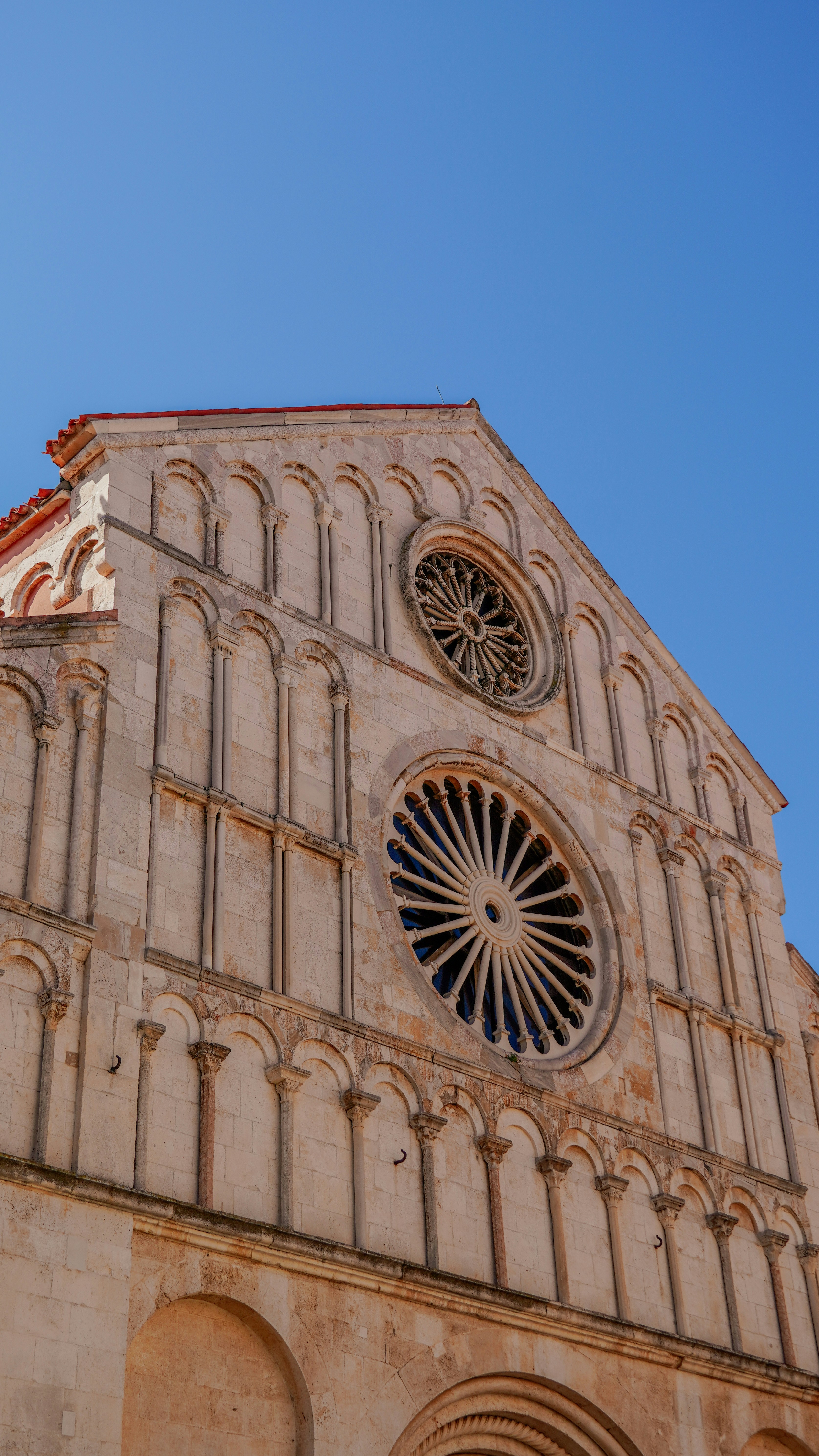 Photo by adrianvalverdem