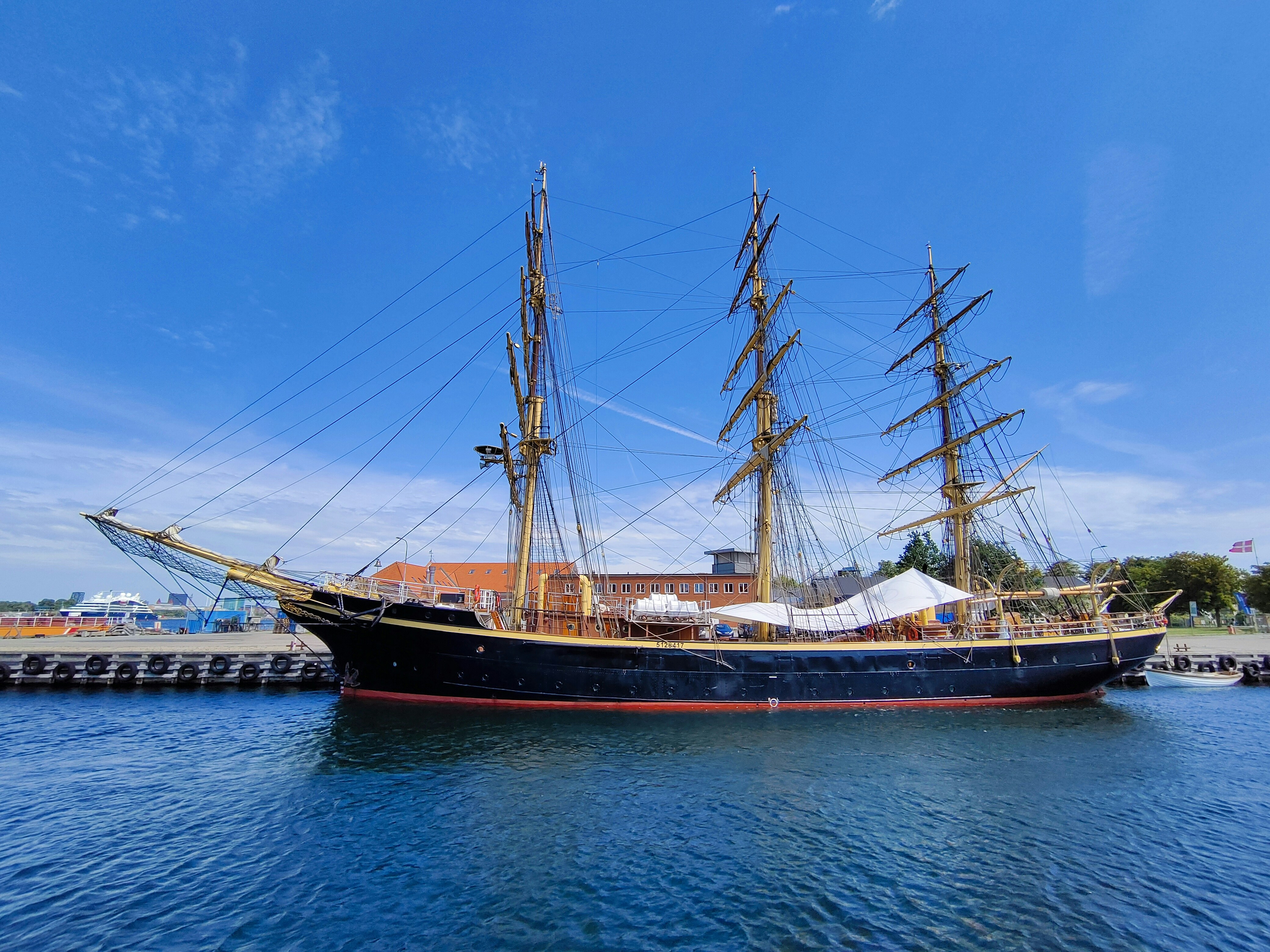 Photo by joshimilestoner