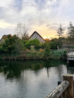 Peaceful riverside view near the Fährhaus Schwabstedt with lush greenery and calm water.
