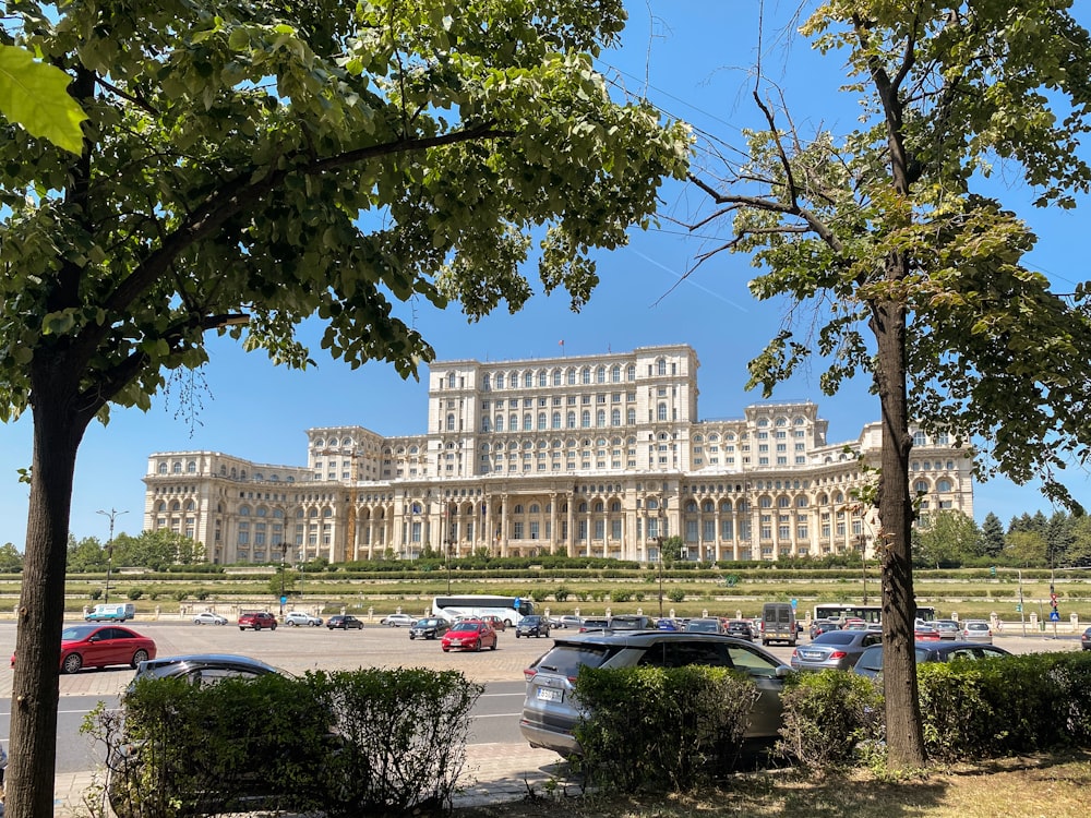 a large building with a lot of cars parked in front of it